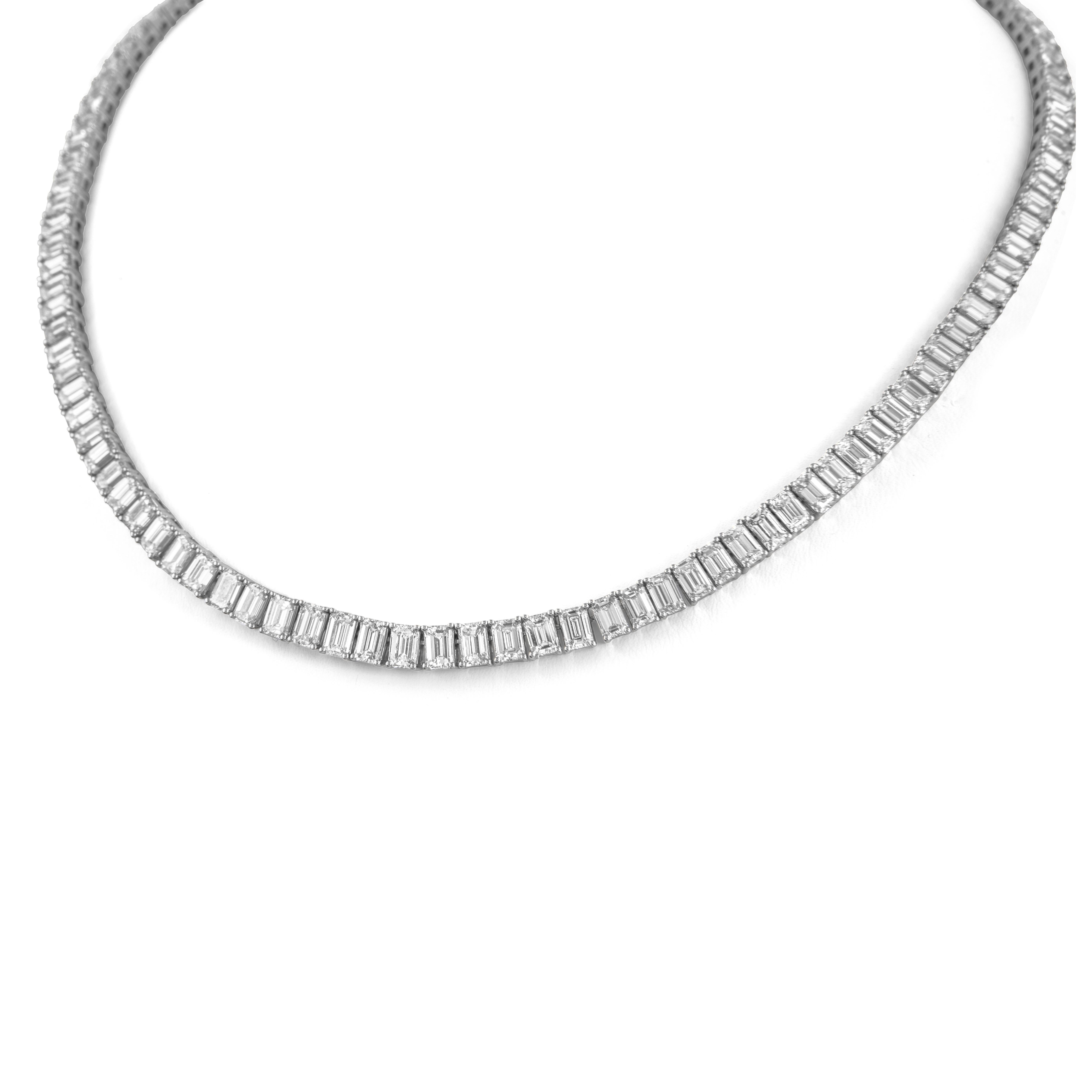 Contemporaneo Alexander Beverly Hills 29,07ct Emerald Cut Diamond Tennis Necklace 18k 16in in vendita