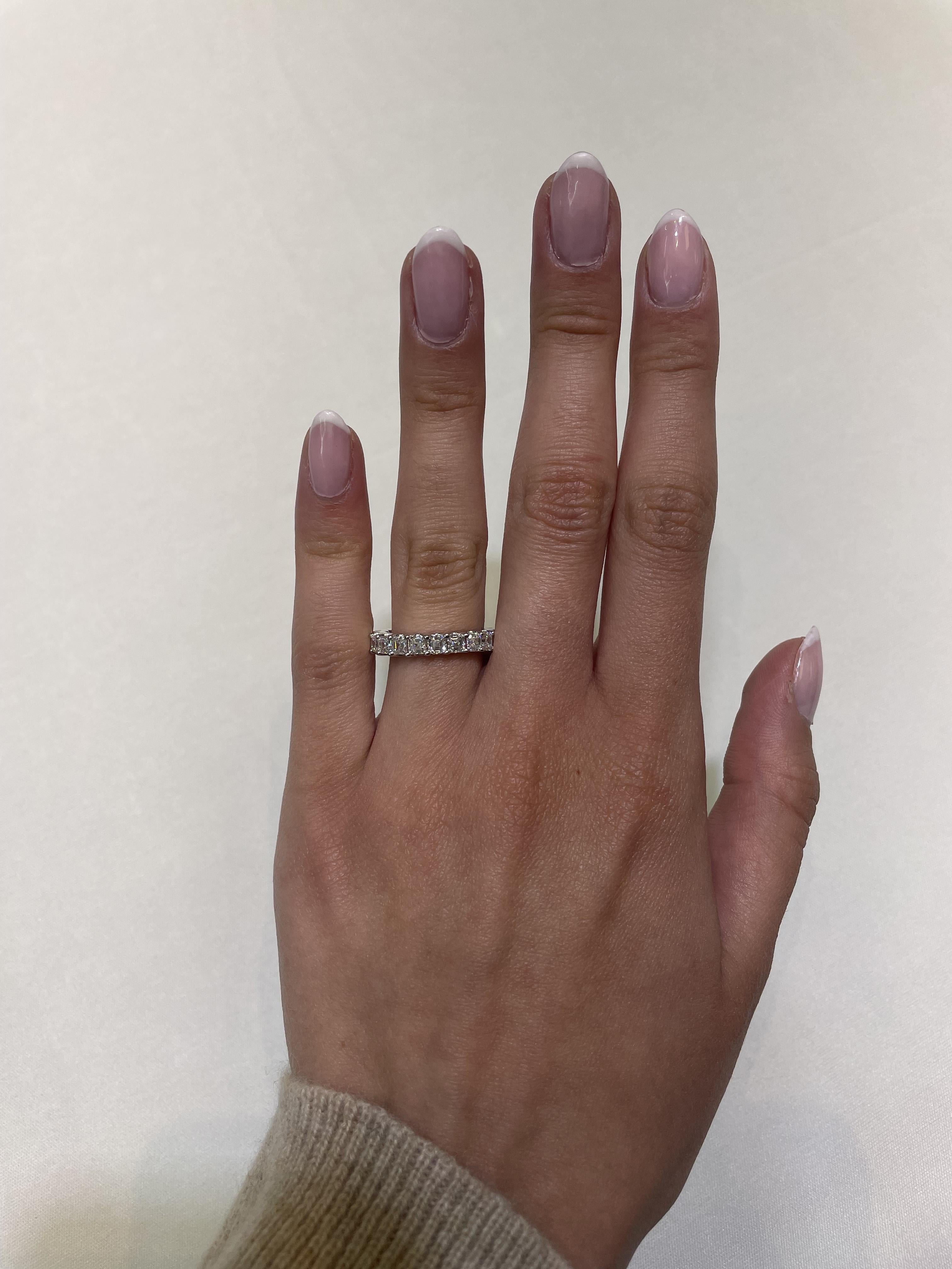 Stunning asscher cut diamond eternity band, By Alexander Beverly Hills.
21 asscher cut diamonds, 3.05 carats. D/E color and VVS1 clarity. 18-karat white gold, 3.96 grams, size 5.25.
Accommodated with an up-to-date digital appraisal by a GIA G.G.