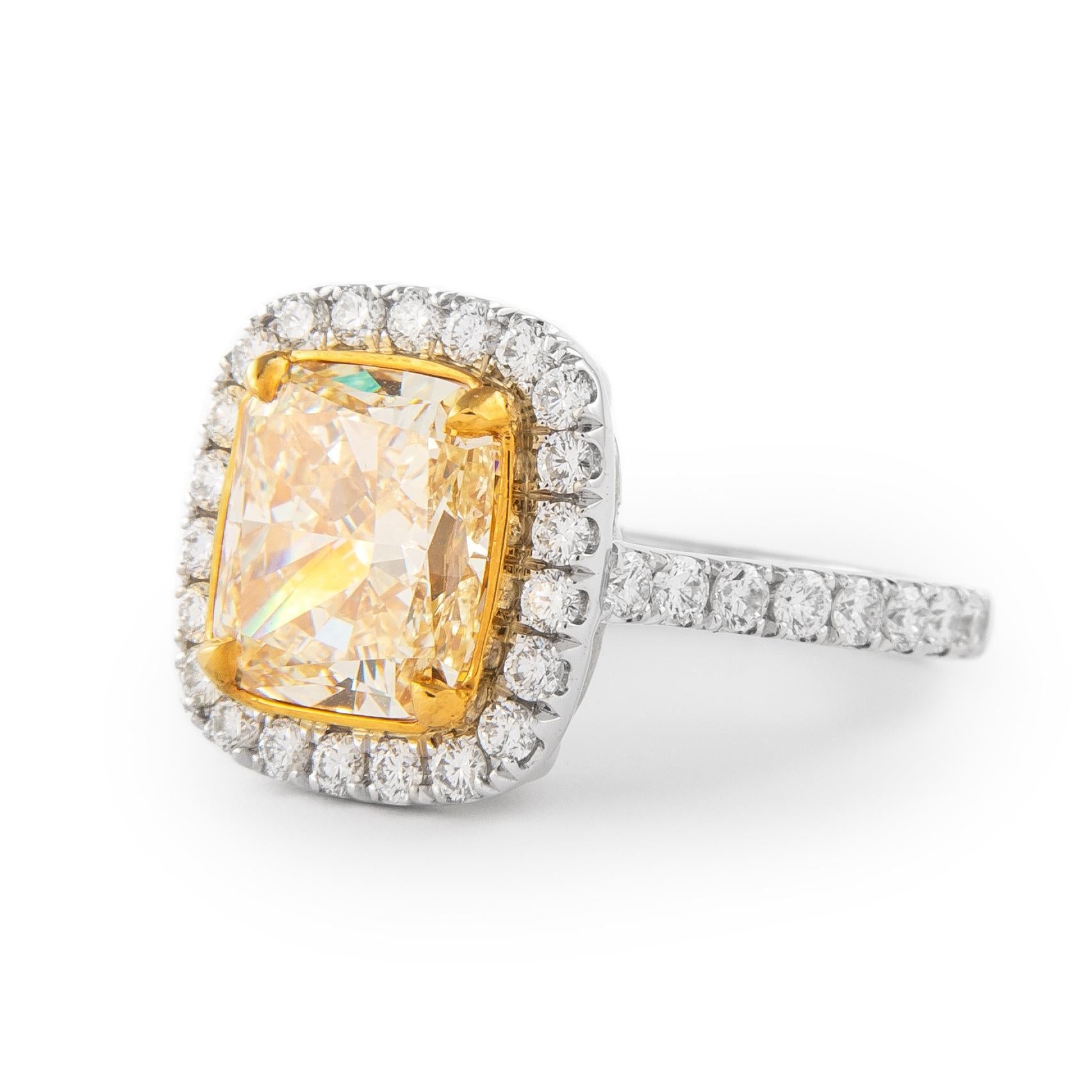 Cushion Cut Alexander Beverly Hills 3.30ct Cushion Fancy Yellow Diamond Ring 18k For Sale