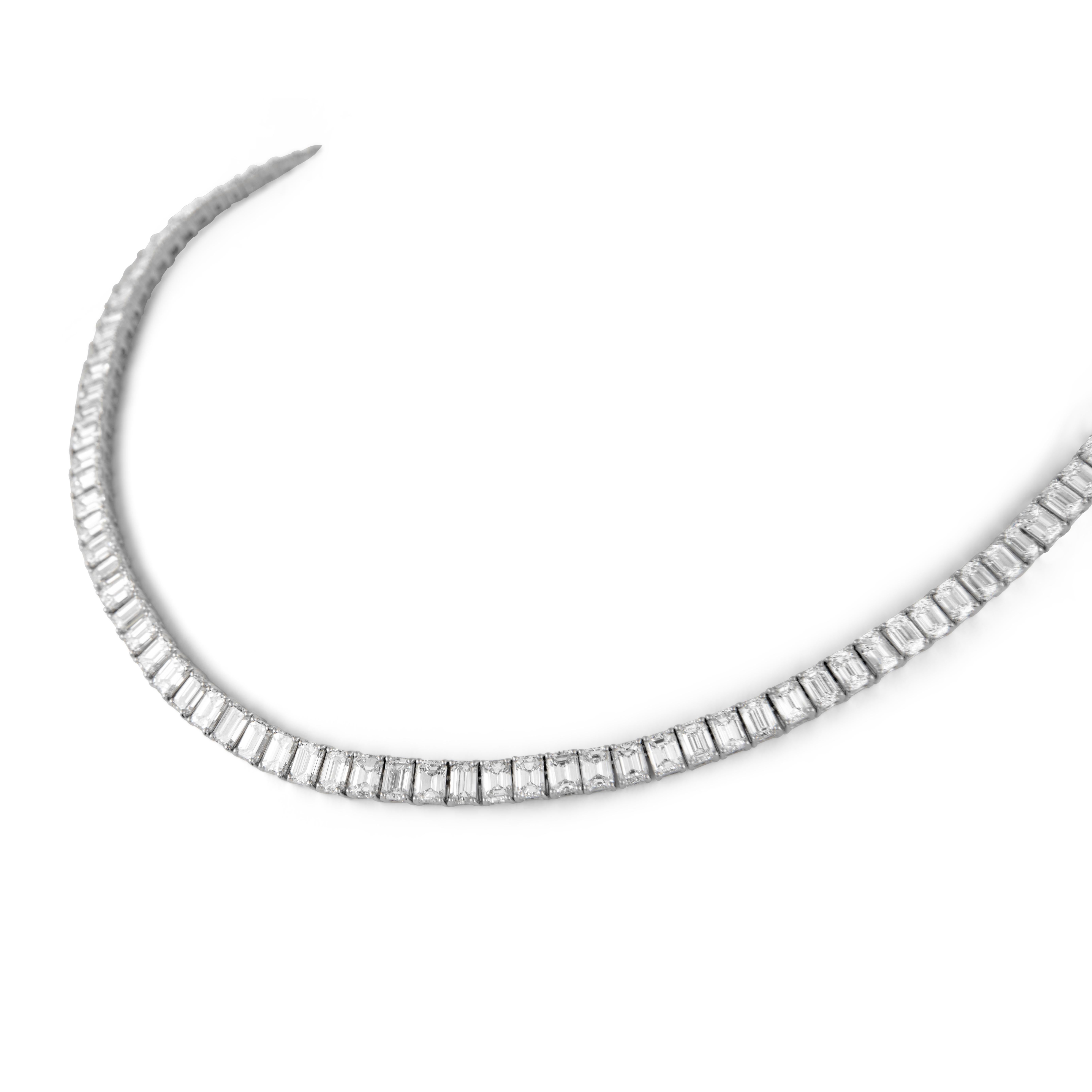 Contemporaneo Alexander Beverly Hills 34,21ct Emerald Cut Diamond Tennis Necklace 18k 16in in vendita