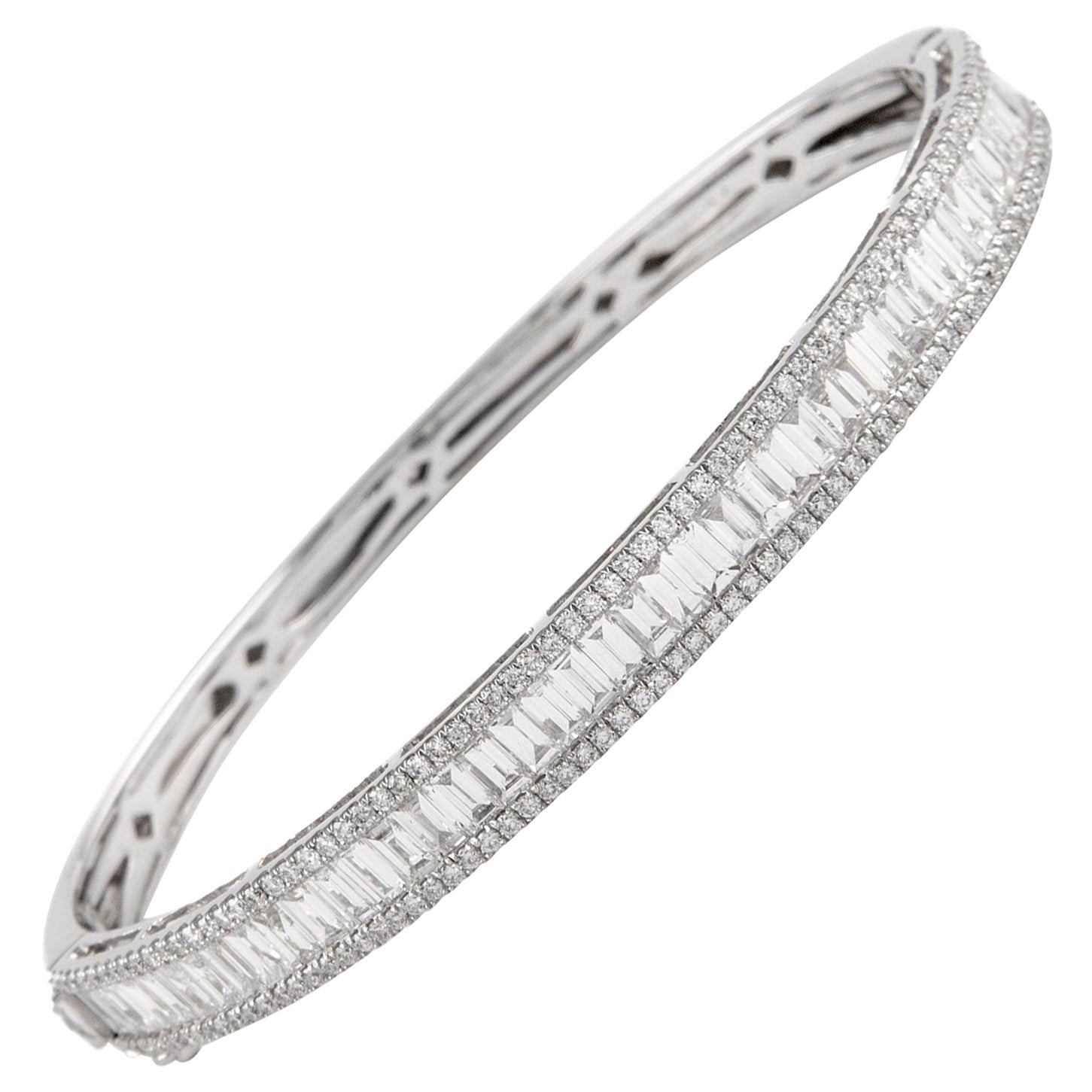 Alexander Beverly Hills 3.78ct Baguette Diamond Bangle 18k White Gold Open Clasp For Sale