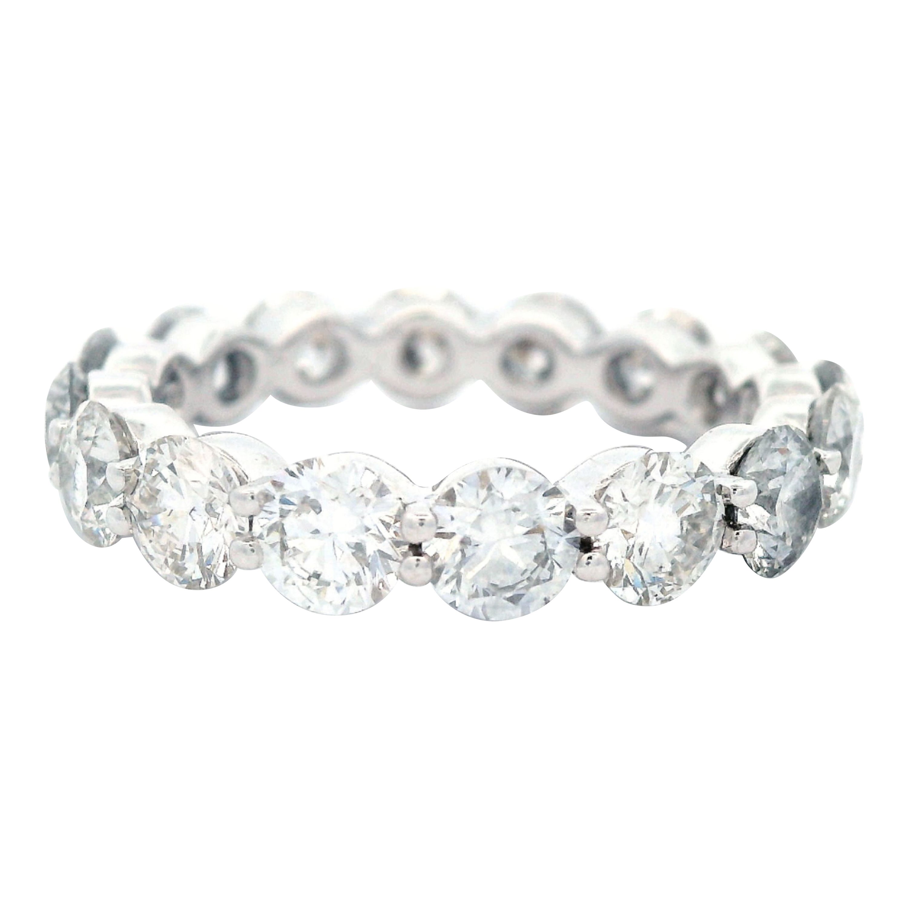 Alexander Beverly Hills, bague d'éternité en or blanc 18 carats avec diamants ronds de 3,88 carats S-6,25