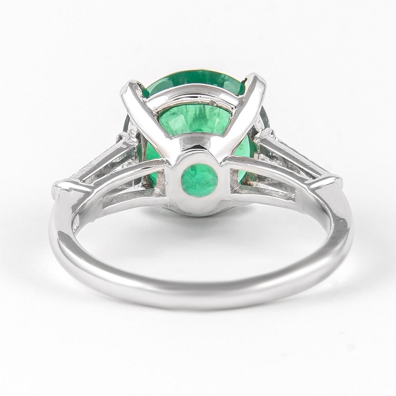 Alexander Beverly Hills - Anello a tre pietre con smeraldo rotondo e diamante da 3,92ct - Platino In condizioni Nuovo in vendita a BEVERLY HILLS, CA