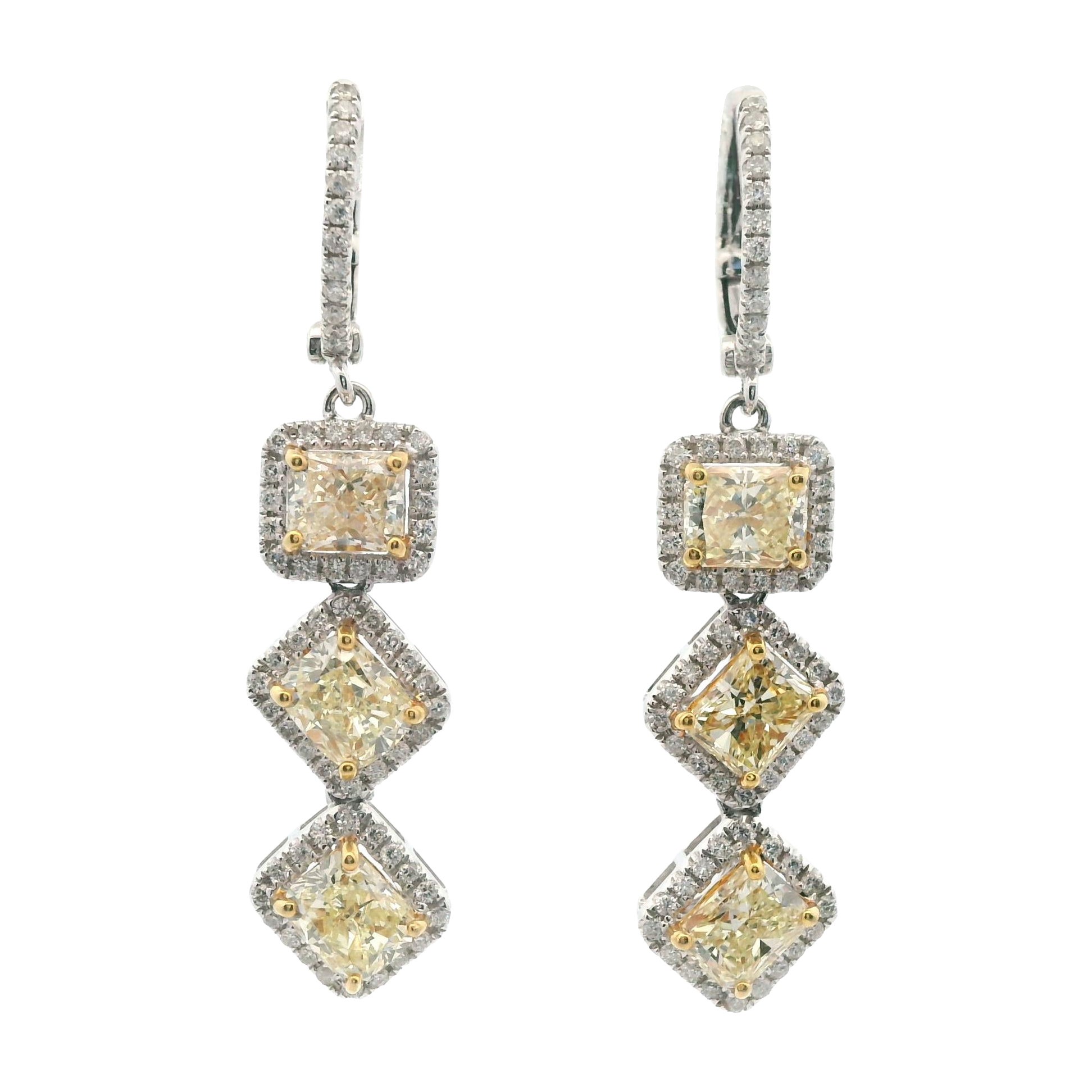 Alexander Beverly Hills Boucles d
oreilles Halo en diamant jaune 3.93ctt 18k en vente