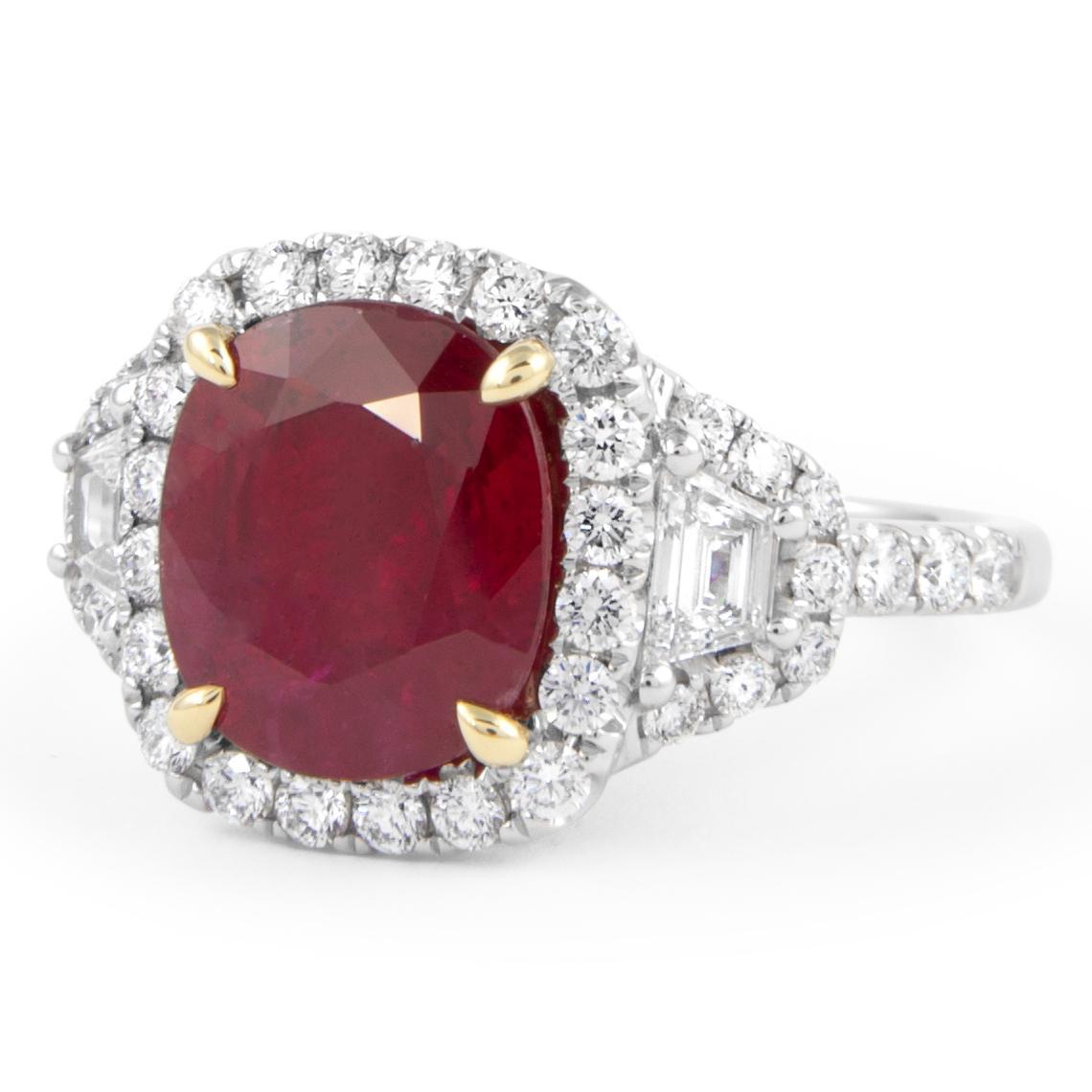 Taille ovale Alexander Beverly Hills GIA 4.05ct Ruby & Diamond 3-Stone Halo Ring 18k en vente