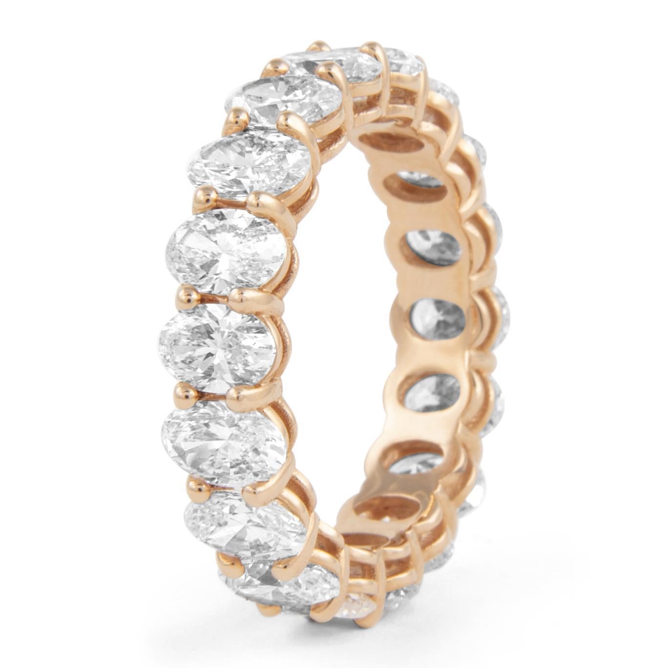 Stunning and modern diamond eternity band, By Alexander Beverly Hills.
18 oval cut diamonds, 4.08 carats. Approximately F/G color diamonds and VVS2/VS1 clarity. 18-karat yellow gold, 3.96 grams, size 6.
Accommodated with an up-to-date digital