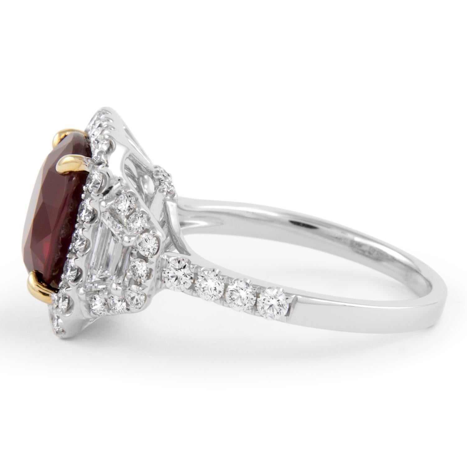 Alexander Beverly Hills GIA Anillo Halo de 3 Piedras de Rubí y Diamante de 4,17 ct 18k Corte oval en venta