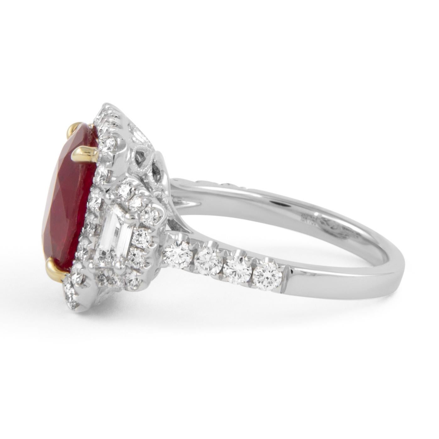 Alexander Beverly Hills GIA Anillo Halo de 3 Piedras de Rubí y Diamante de 4,23 ct 18k Corte oval en venta