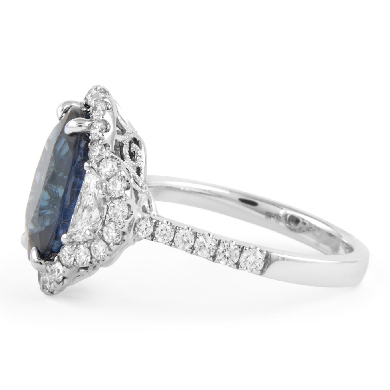 Alexander Beverly Hills 4,46 Karat ovaler Saphir & Diamant 3-Stein-Ring 18k (Ovalschliff) im Angebot
