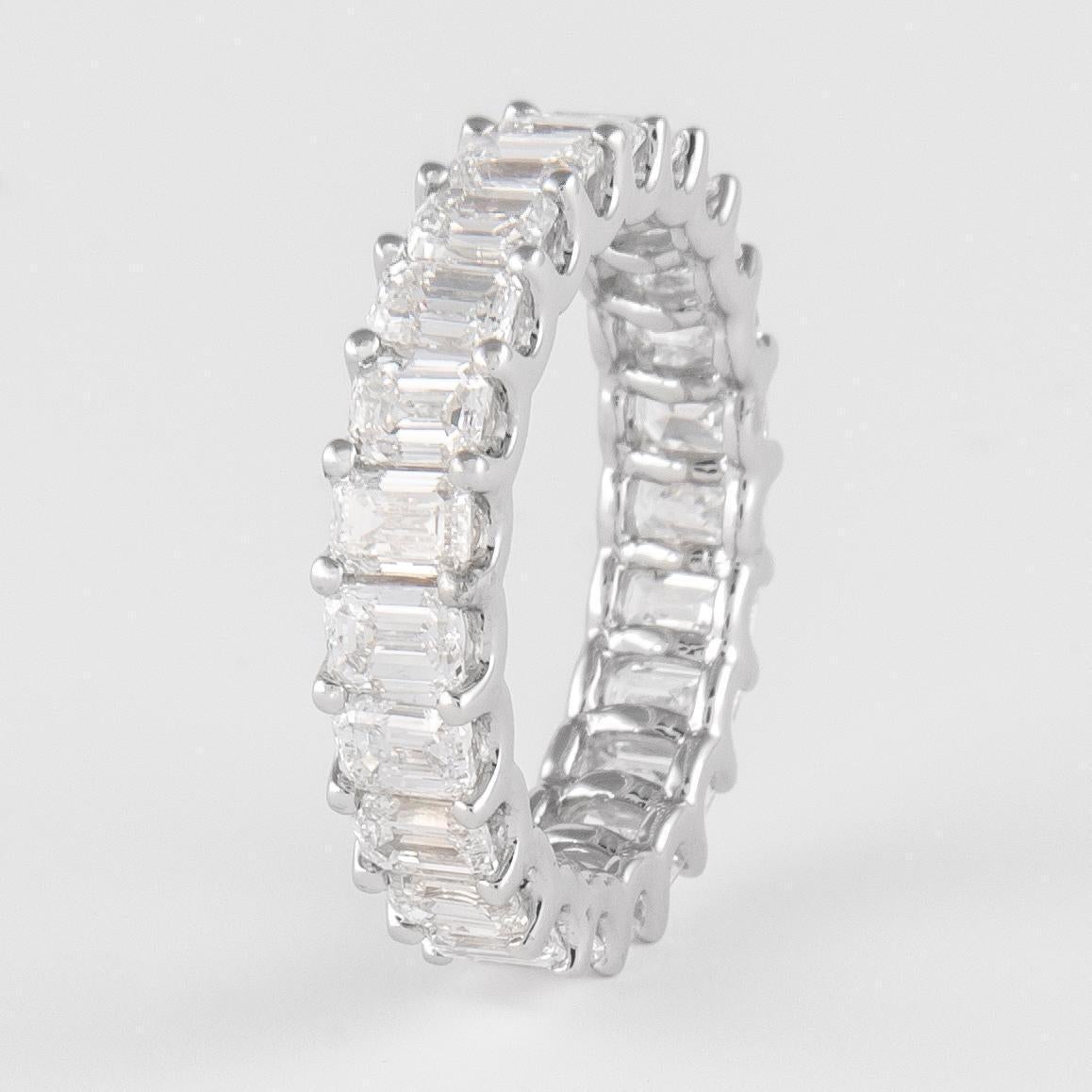 Alexander Beverly Hills 4.51ct Smaragd Schliff Diamant Eternity Band 18k s.6.5 (Zeitgenössisch) im Angebot