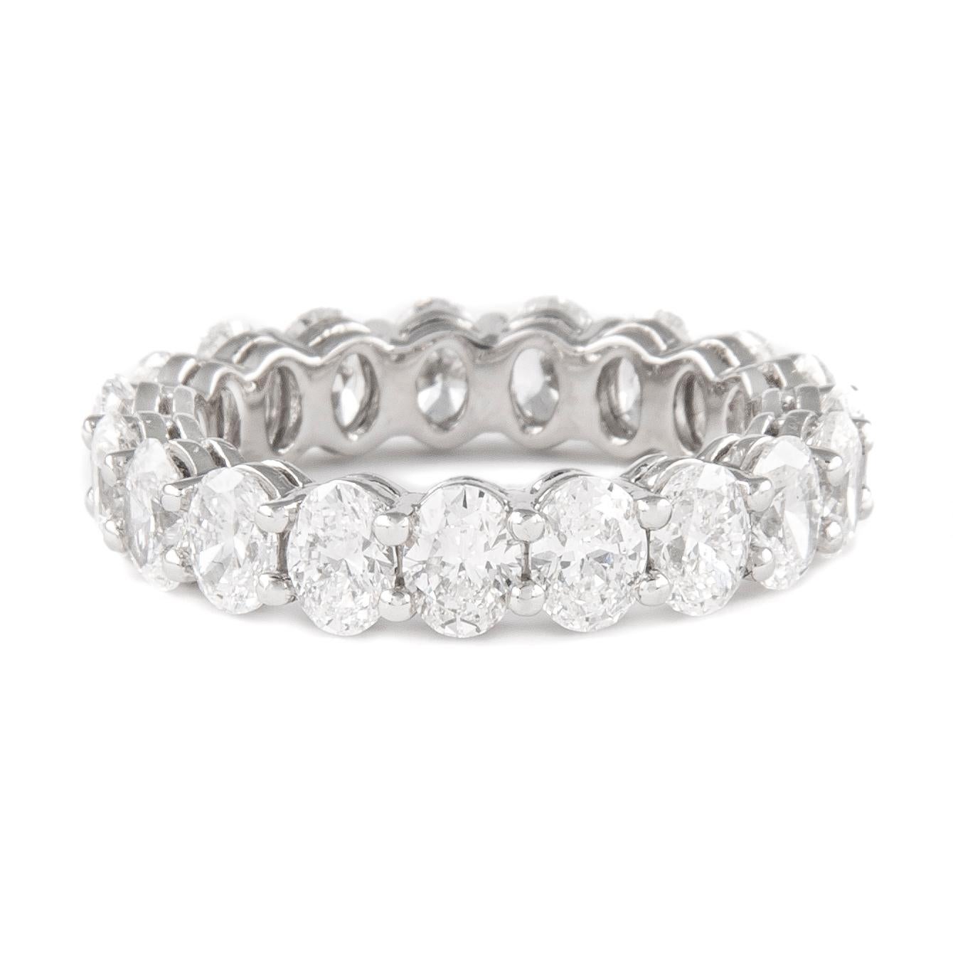 Alexander Beverly Hills 4.54ct Oval Cut Diamond Eternity Band 18k White Gold 6.5 In New Condition For Sale In BEVERLY HILLS, CA