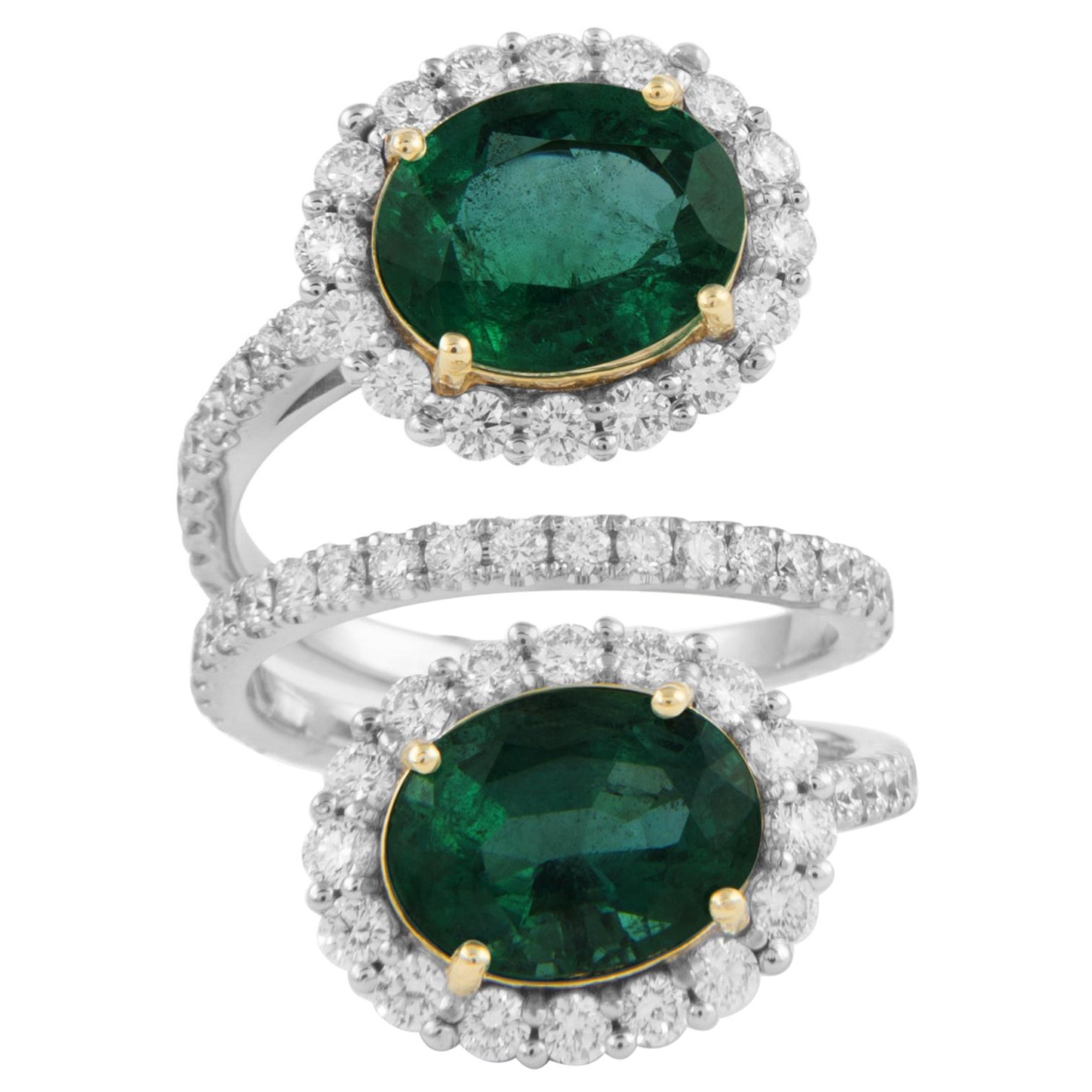 Alexander Beverly Hills Anello Bypass con smeraldo e diamante da 4,79 smeraldi e oro bianco 18 carati