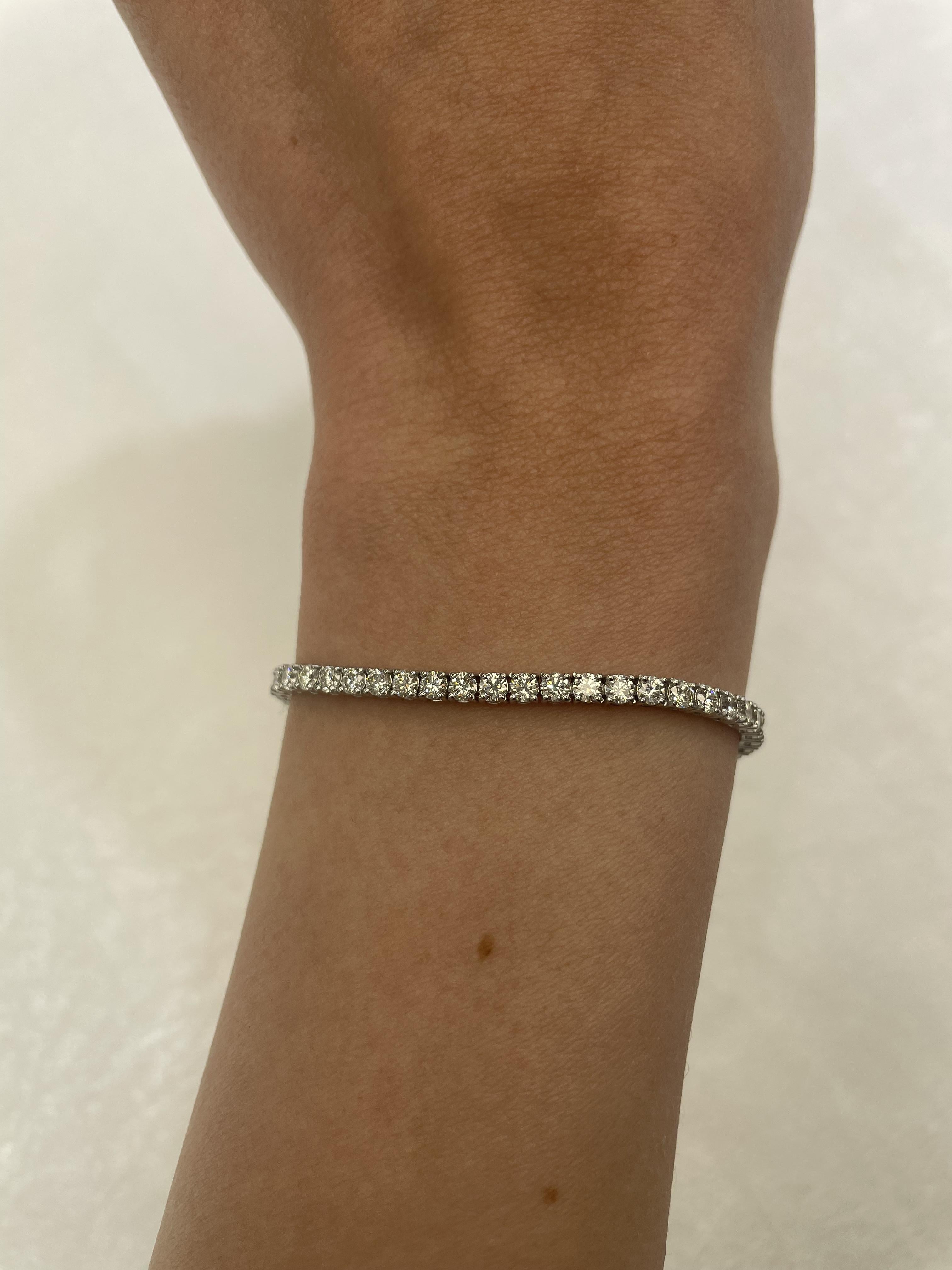 Exquisite and timeless diamonds tennis bracelet, by Alexander Beverly Hills.
62 round brilliant diamonds, 4.82 carats total. Approximately D-F color and VVS1-VS1 clarity. Four prong set in 18-karat white gold, 9.49 grams, 7 inches.
Accommodated with