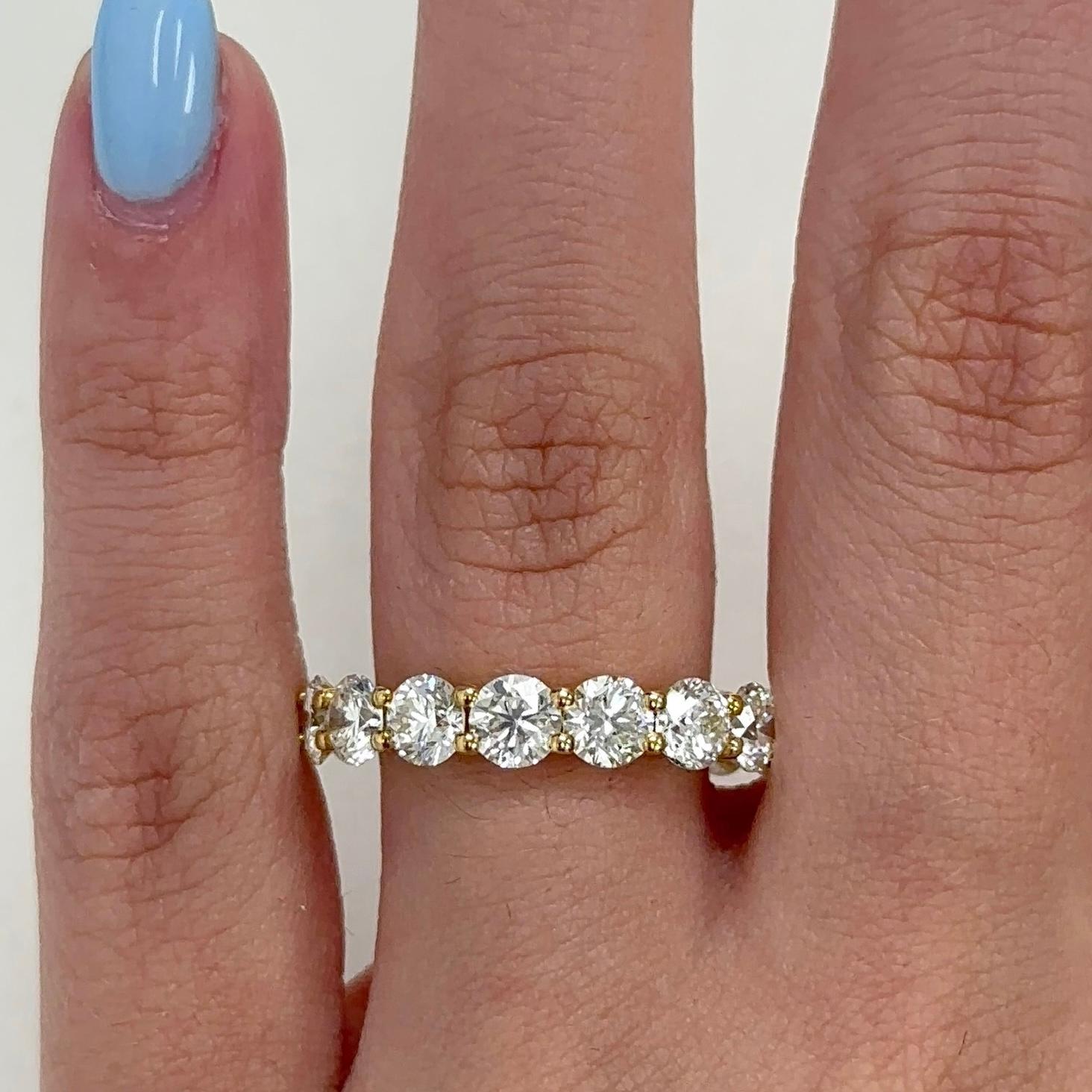 Round Cut Alexander Beverly Hills 4.93ct Round Diamond Eternity Band 18k Yellow Gold 5.50 For Sale