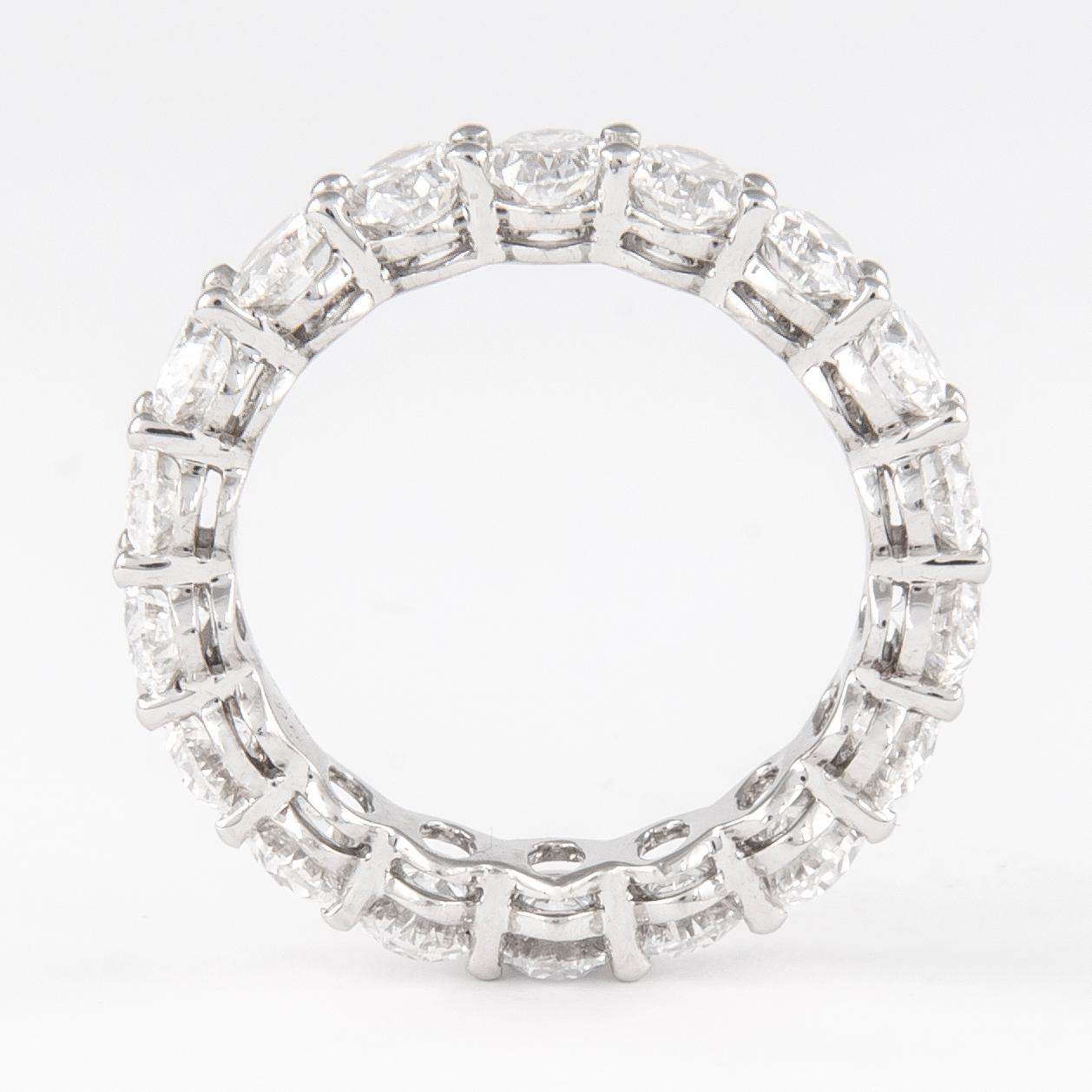 Moderne Alexander Beverly Hills, bague d'éternité en platine S-7,5 avec diamants ovales 4,98 carats F/G VS en vente