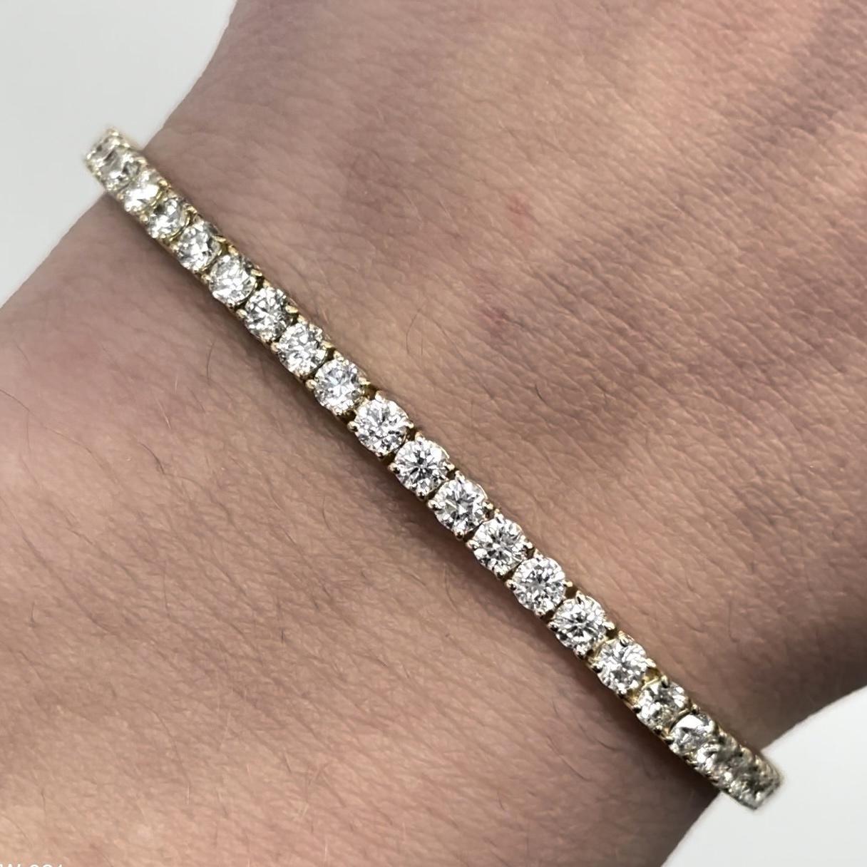 Exquisite and timeless diamonds tennis bracelet, by Alexander Beverly Hills.
62 round diamonds, 5.01 carats total. Approximately H/I color and VS clarity. Four prong set in 18k yellow gold, 9.72 grams, 7 inches.
Accommodated with an up-to-date