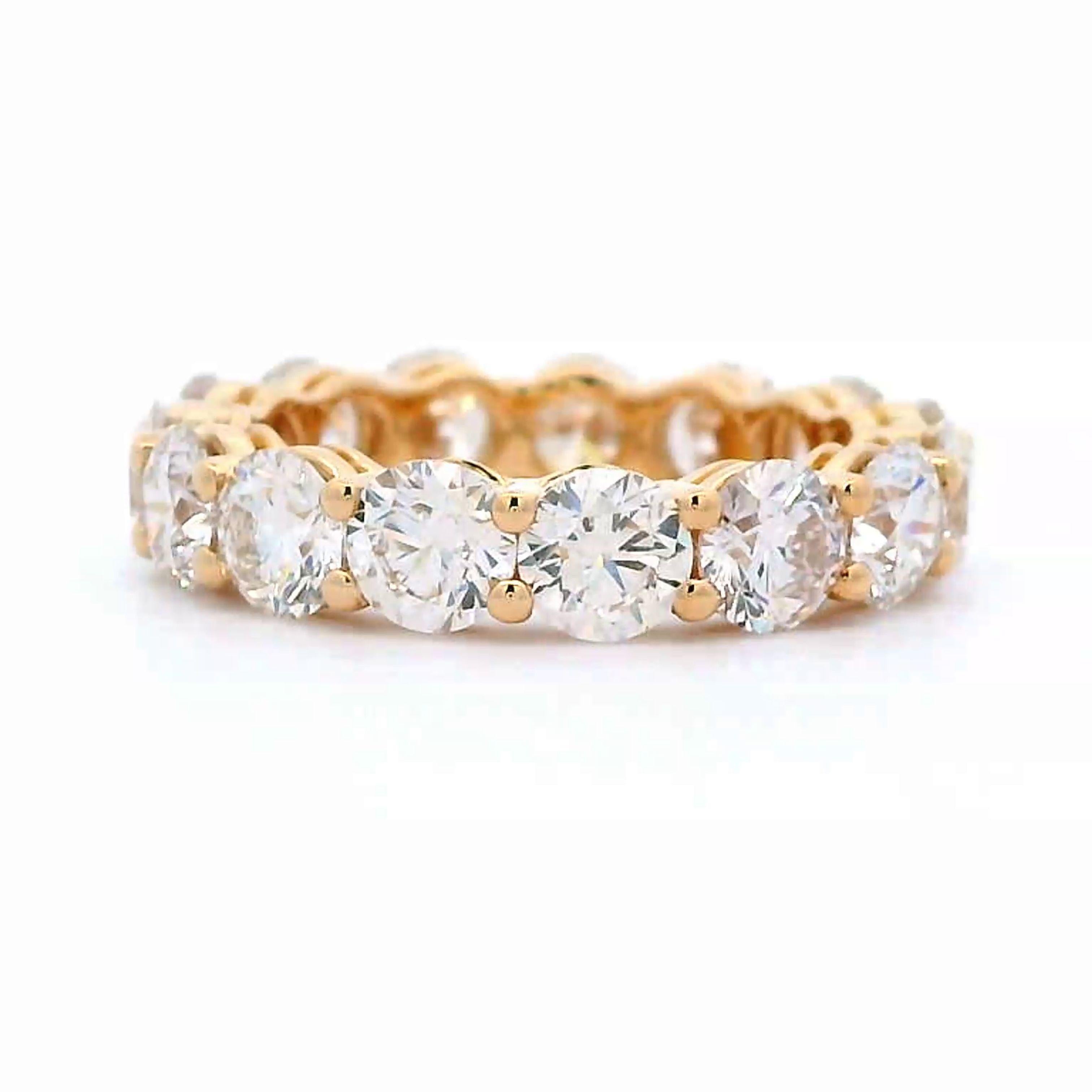 Contemporain Alexander Beverly Hills, bague d'éternité en or jaune 18 carats avec diamants ronds de 5,05 carats, taille 6 en vente