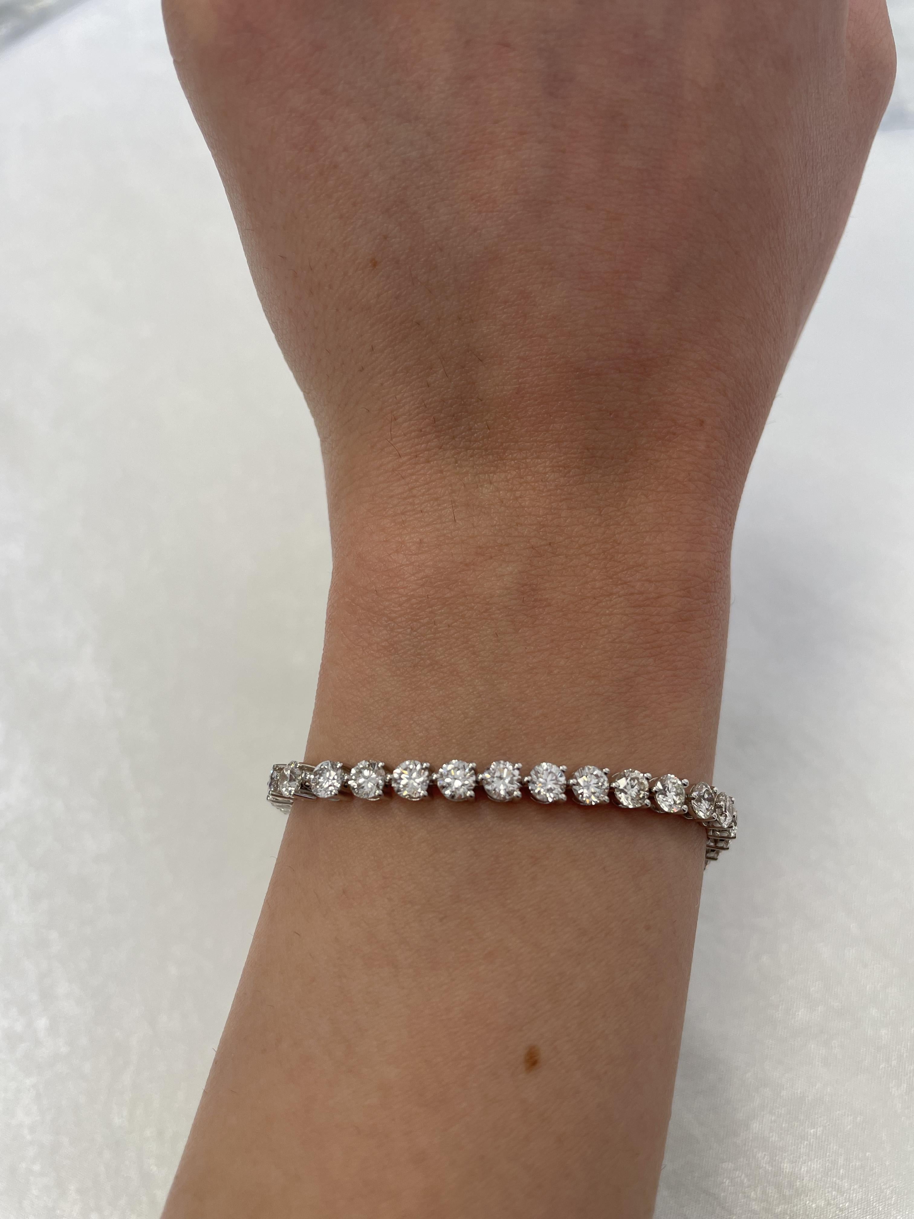 Exquisite and timeless diamond three-prong tennis bracelet, by Alexander Beverly Hills.
41 round brilliant diamonds, 5.42 carats total. Approximately I color and VS1 clarity. Four prong set in 18-karat white gold, 12.44 grams, 7 inches.
Accommodated