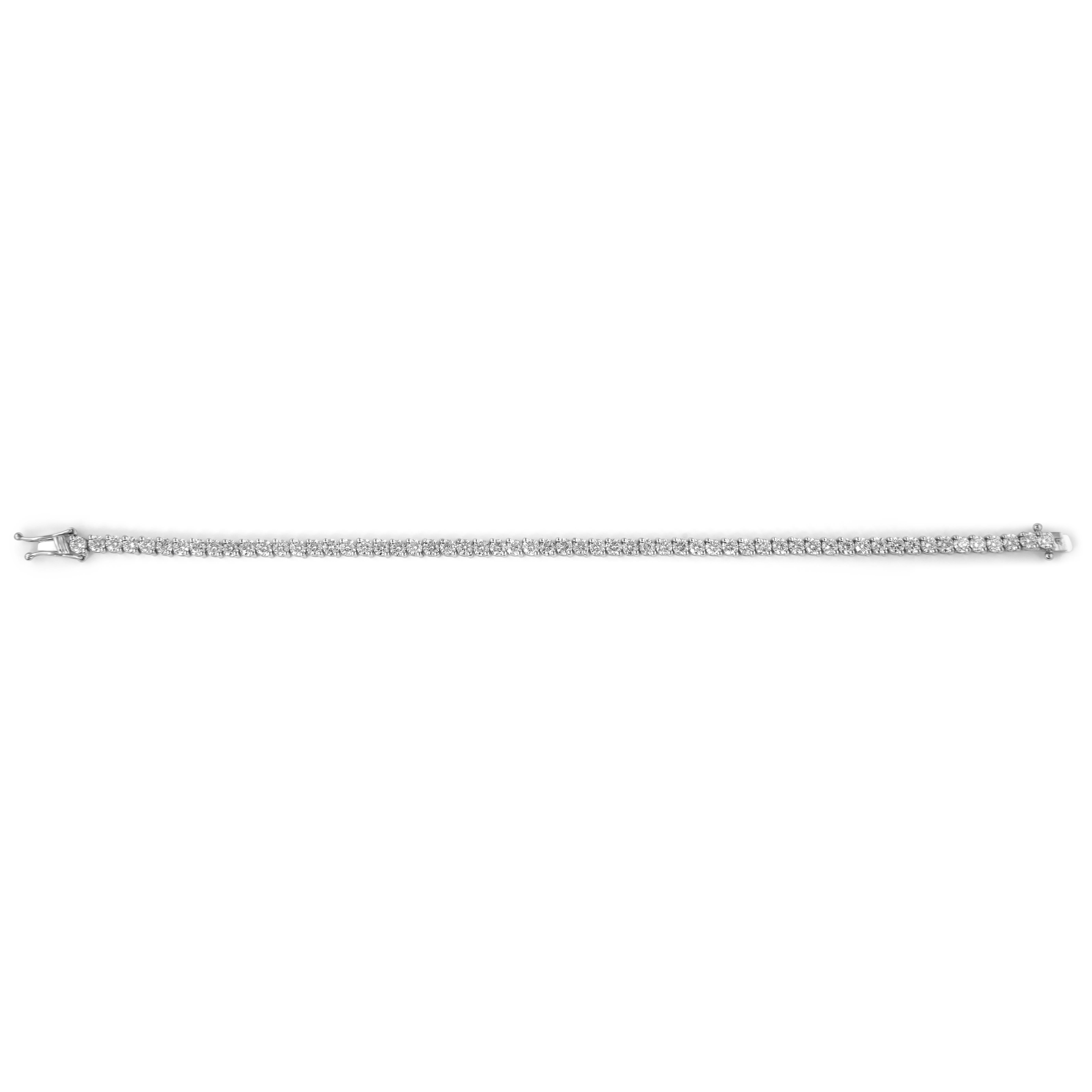 Contemporain Alexander Beverly Hills Bracelet tennis en or blanc 18 carats avec 5,52 carats de diamants de couleur D en vente