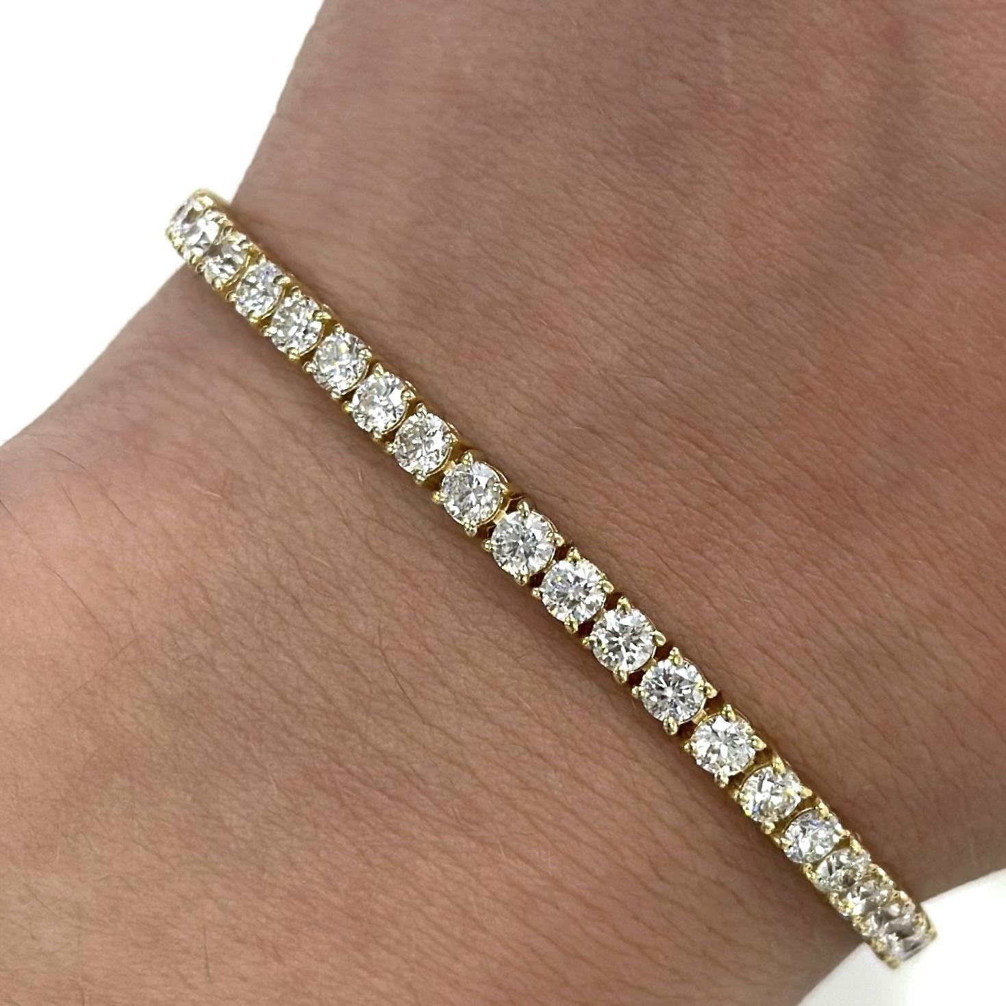 Beautiful and classic diamond tennis bracelet. Created by Alexander Beverly Hills.
53 round brilliant diamonds, 5.78 carats. Approximately H/I color and VS clarity. 18k yellow gold, 8.45 grams, 7in.
Accommodated with an up to date digital appraisal