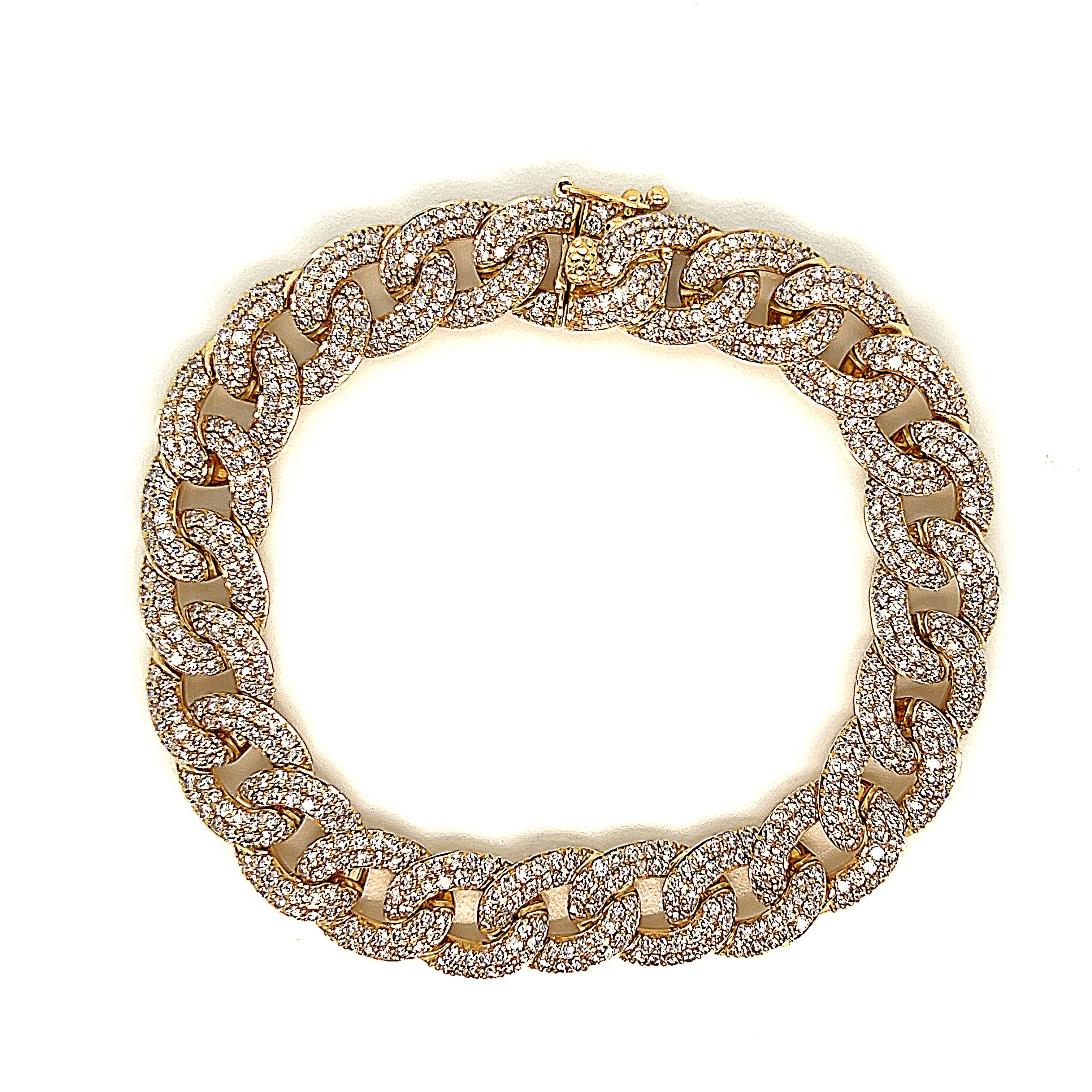 Bracelet moderne à maillons cubains en diamants, par Alexander Beverly Hills.
671 diamants ronds, 5,85 carats au total. Couleur F/G et pureté SI. Or jaune 18k, 24.84 grammes, 7 pouces.
Sur demande, une évaluation à jour par un GIA G.G. est fournie
