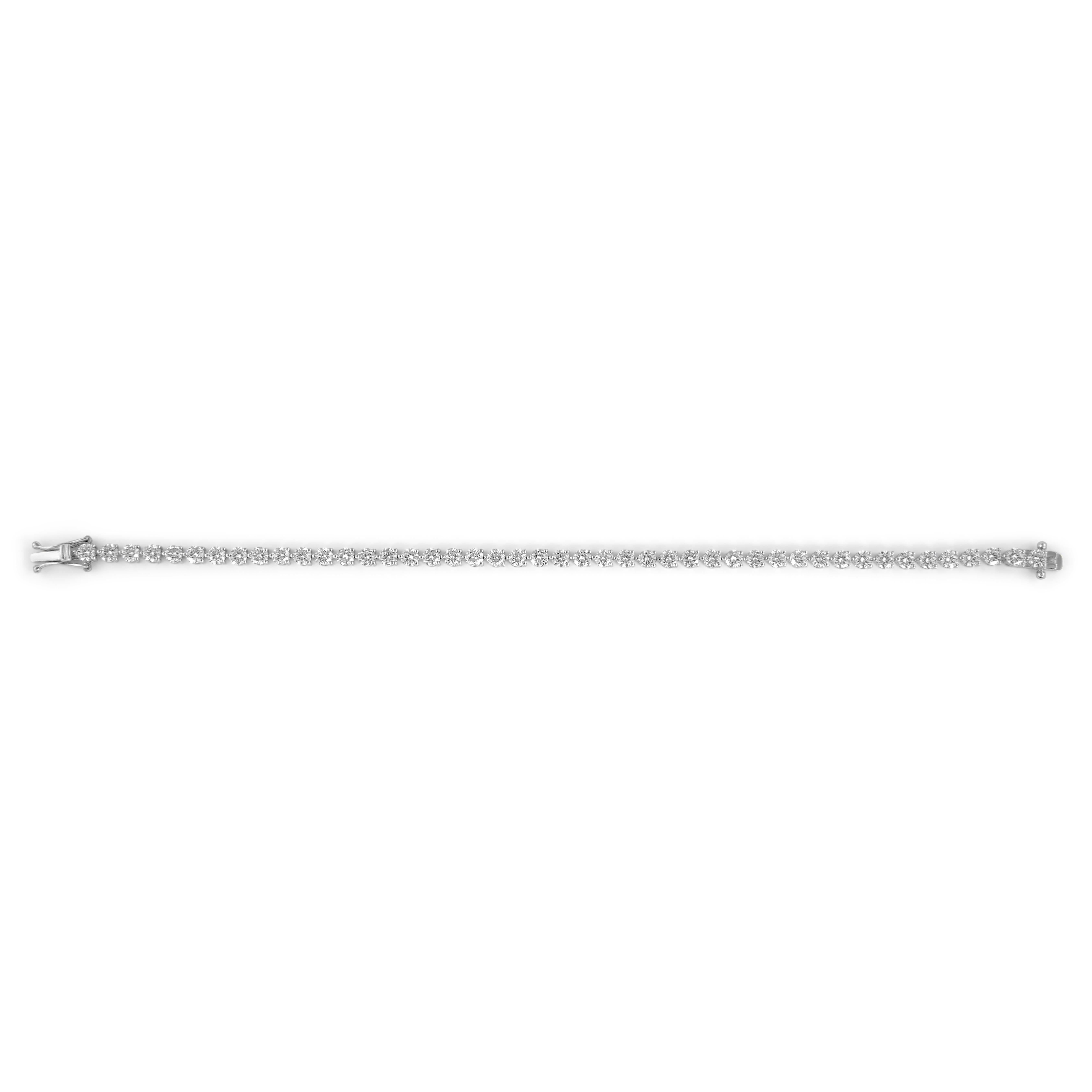 Contemporain Alexander Beverly Hills Bracelet tennis à 3 griffes en or blanc 18 carats et diamants 5,90 carats en vente