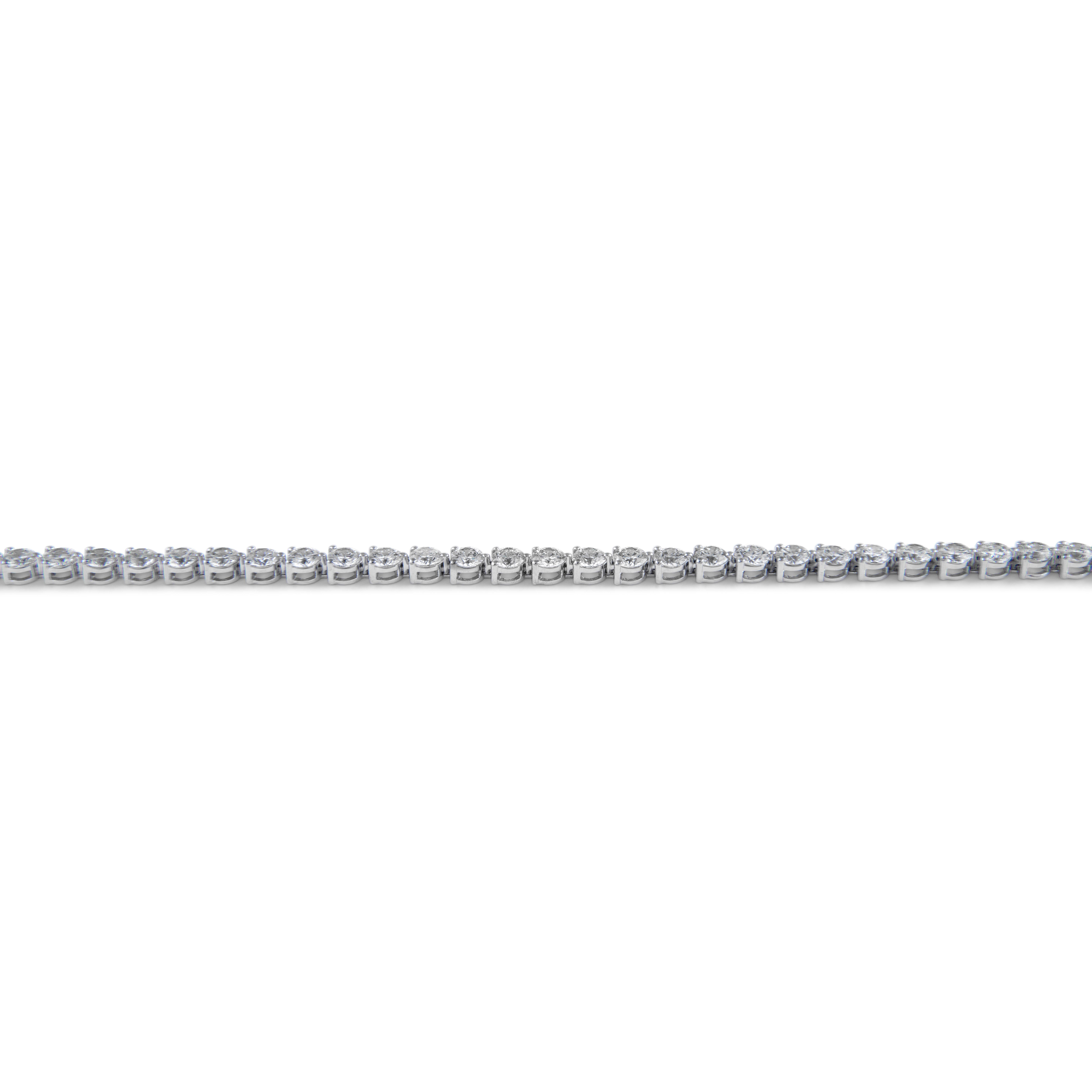 Taille ronde Alexander Beverly Hills Bracelet tennis à 3 griffes en or blanc 18 carats et diamants 5,90 carats en vente