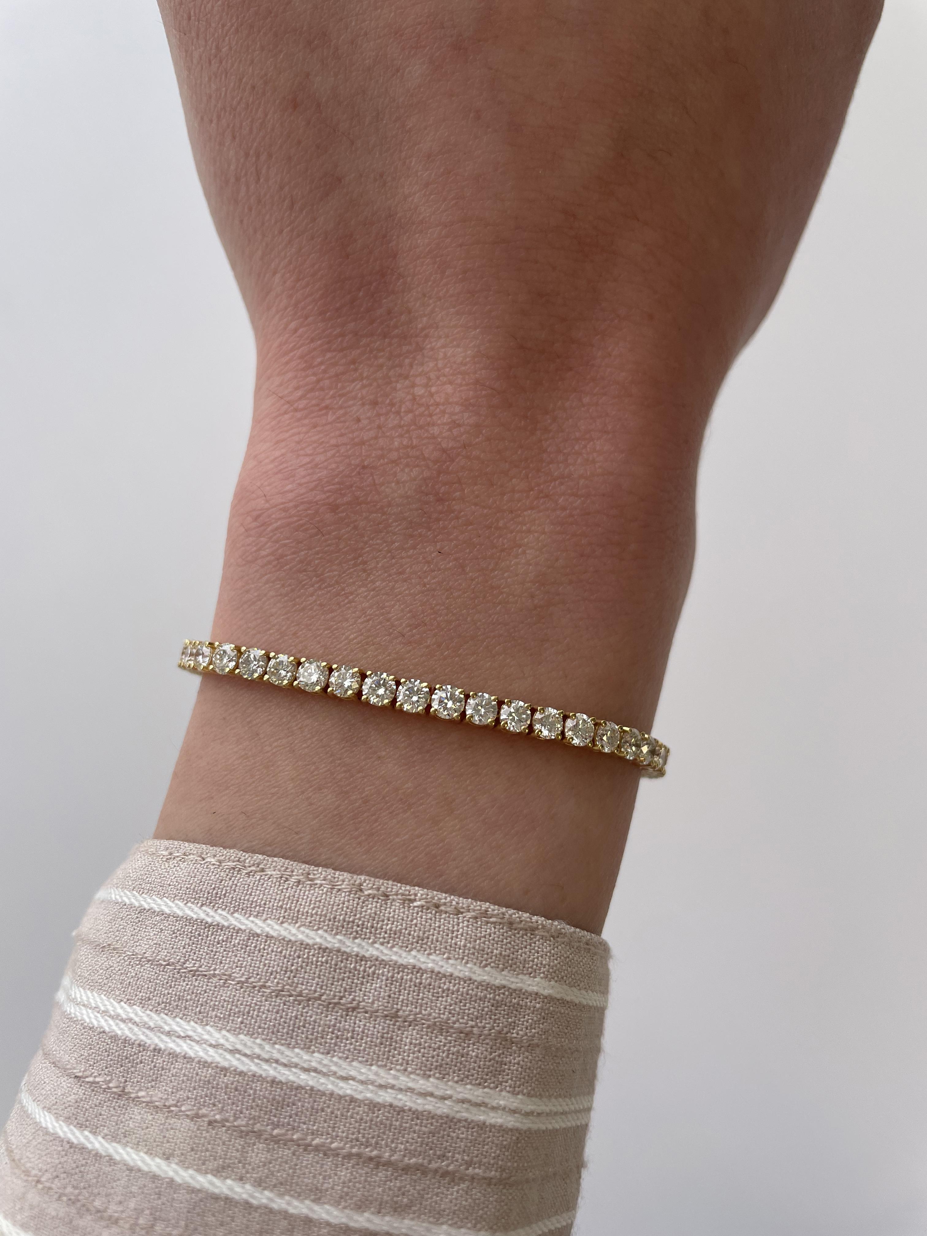 Beautiful and classic diamond tennis bracelet. Created by Alexander Beverly Hills.
57 round brilliant diamonds, 6.14 carats. Approximately H/I color and VS clarity. 14k yellow gold, 9.21 grams, 7.25in.
Accommodated with an up to date digital