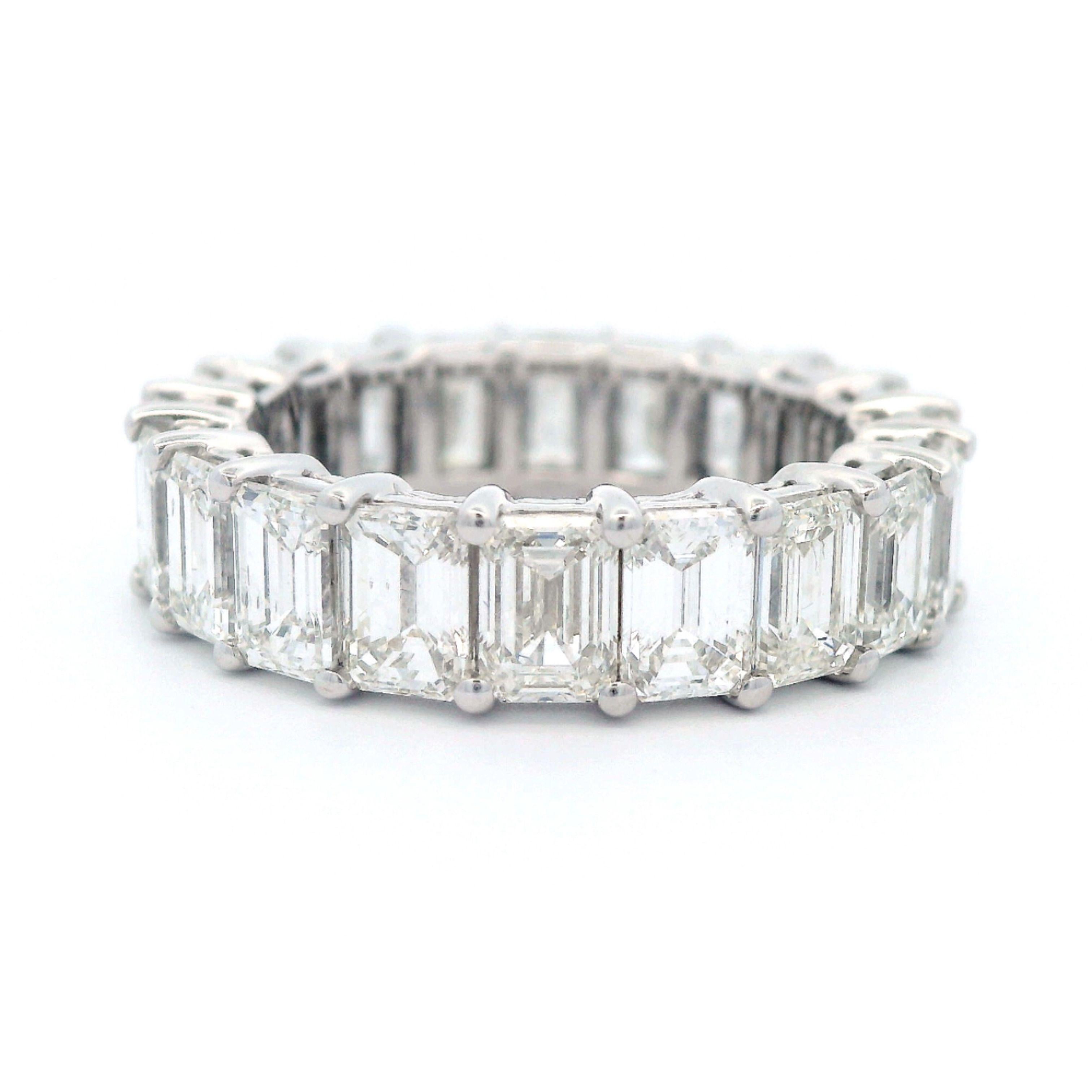 Contemporary Alexander Beverly Hills 6.17ct Emerald Cut Diamond Eternity Band 18k S.5.25 For Sale