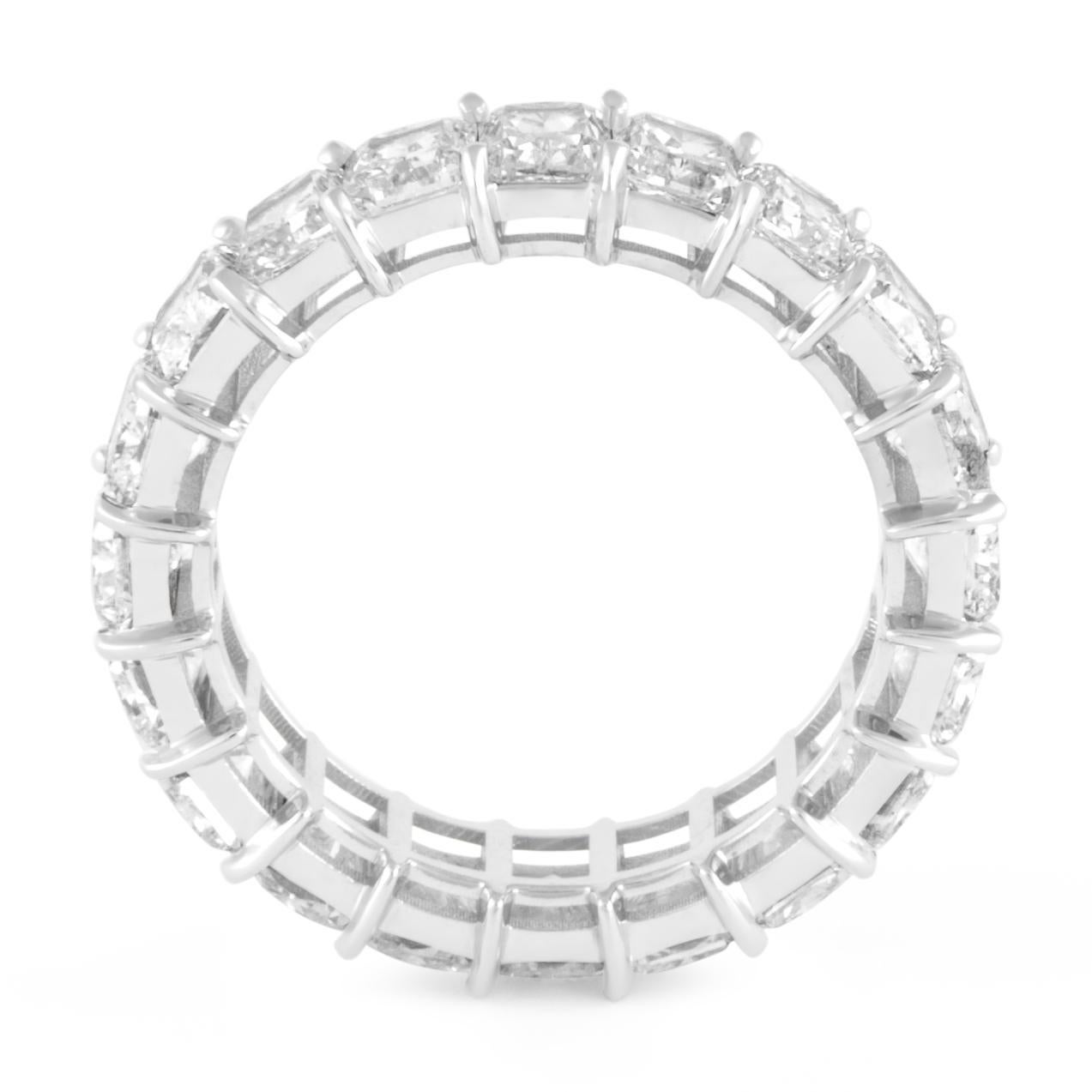 Alexander of Beverly Hills 6.20ct D/E VVS Radiant Diamond Eternity Band 18k 6.25 (Zeitgenössisch) im Angebot
