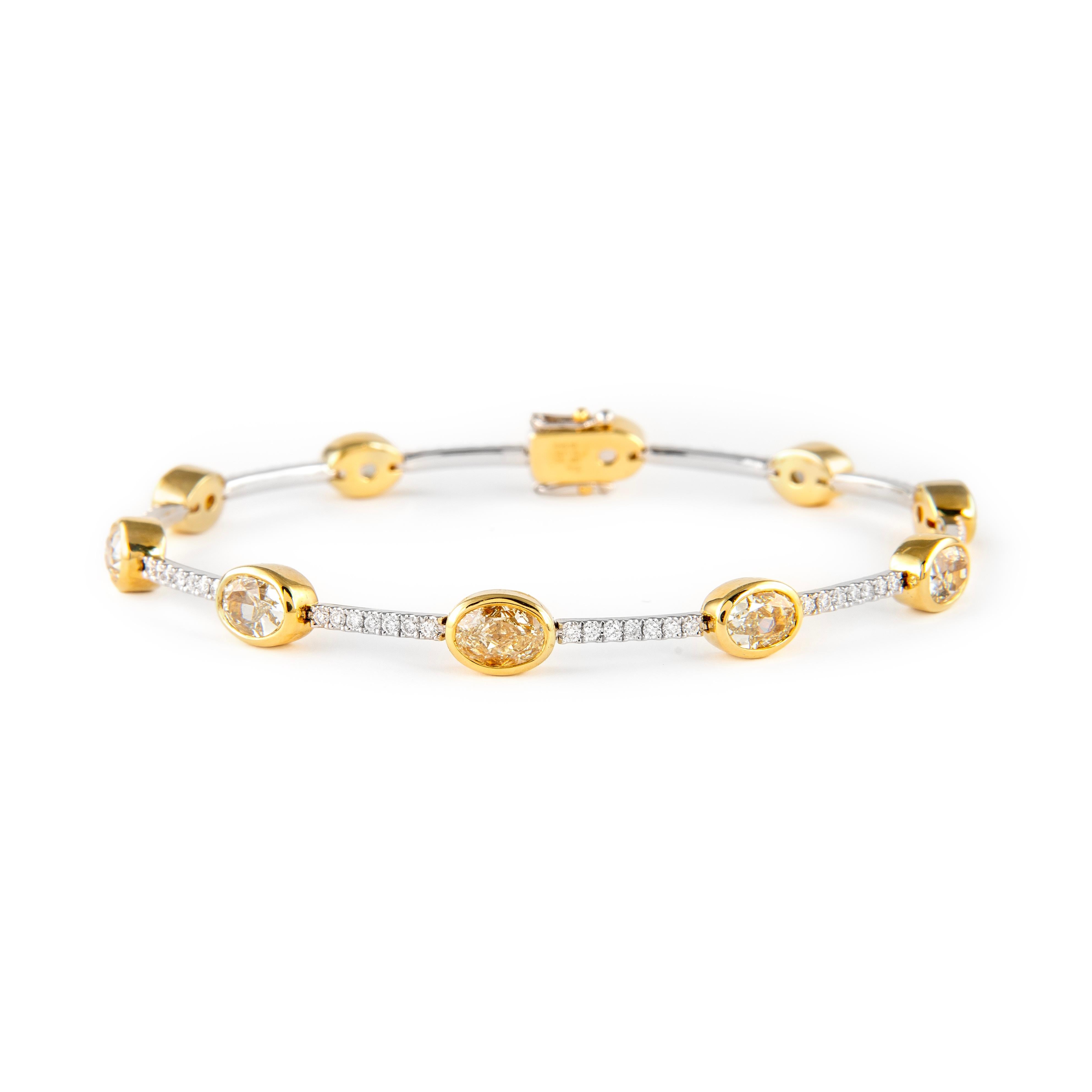 Contemporary Alexander Beverly Hills 6.26 Diamond & Yellow Diamond Bracelet 18k Gold For Sale