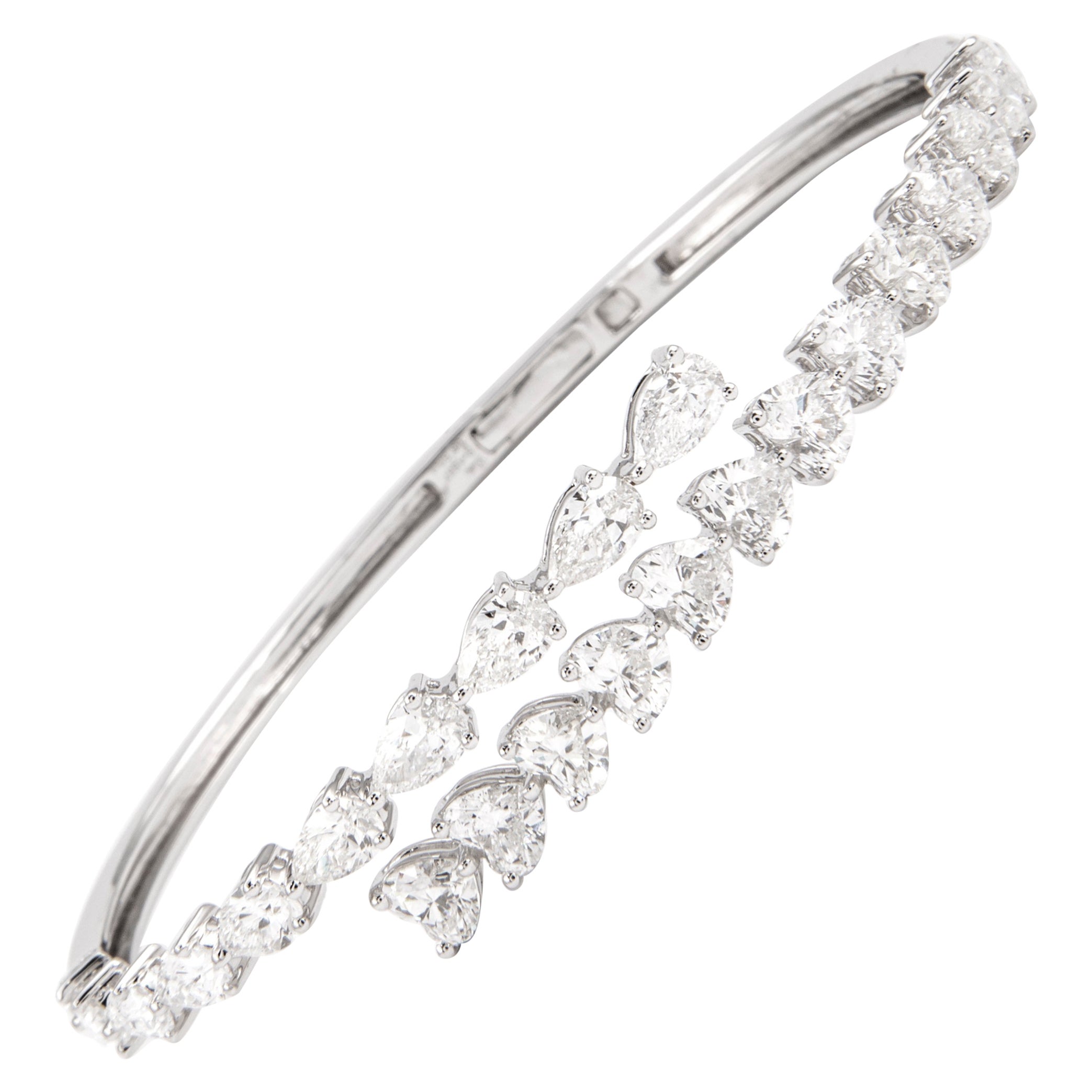 Alexander Beverly Hills 6.40ct Heart & Pear Shape Diamond Bangle Bracelet 18k For Sale