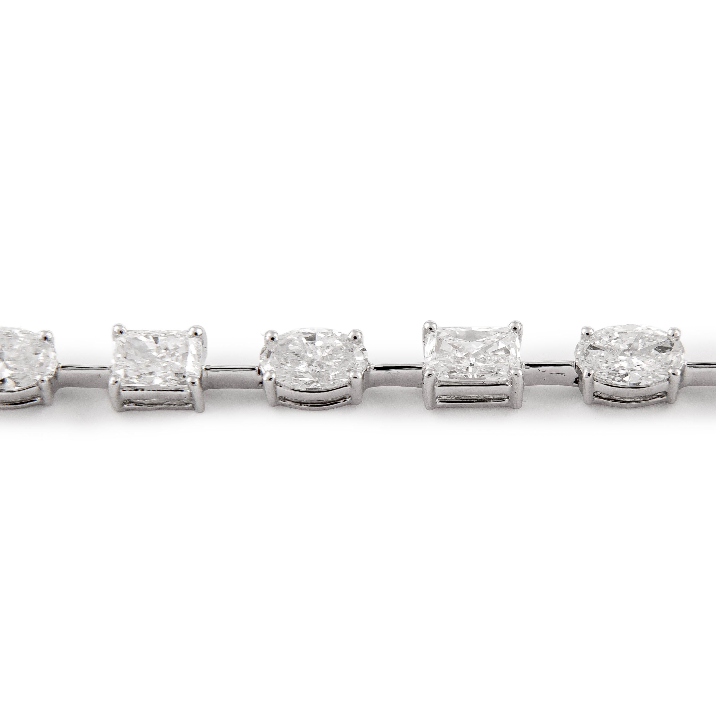 Modern Alexander Beverly Hills 6.86 Carat Multi Diamond Bracelet 18k White Gold For Sale