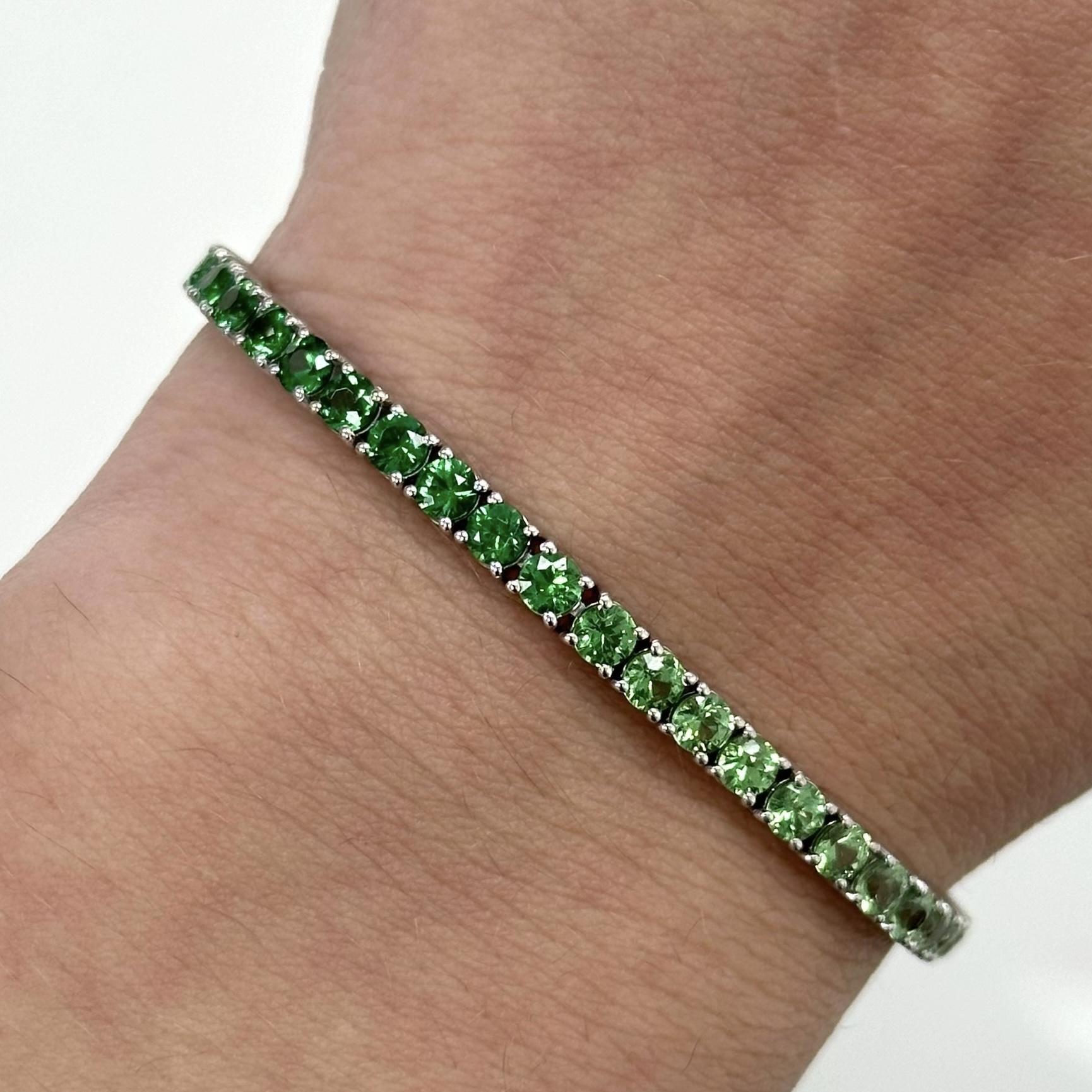 Round Cut Alexander Beverly Hills 7.14ct Green Tsavorite Tennis Bracelet 18k White Gold For Sale