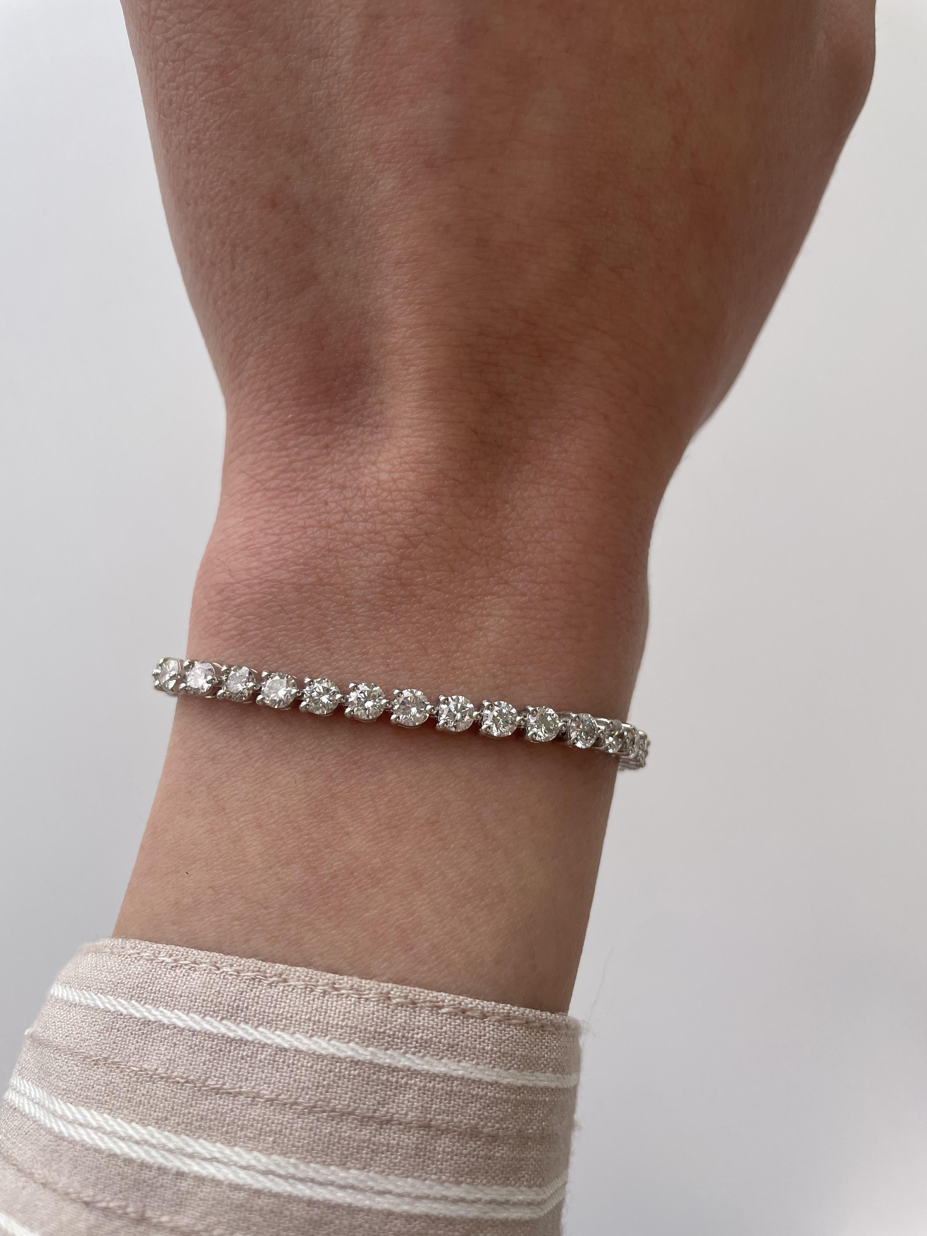 Exquisite and timeless diamond three-prong tennis bracelet, by Alexander Beverly Hills.
41 round brilliant diamonds, 7.50 carats total. Approximately G/H color and VS1/SI1 clarity. Four prong set in 18-karat white gold, 12.79 grams, 7