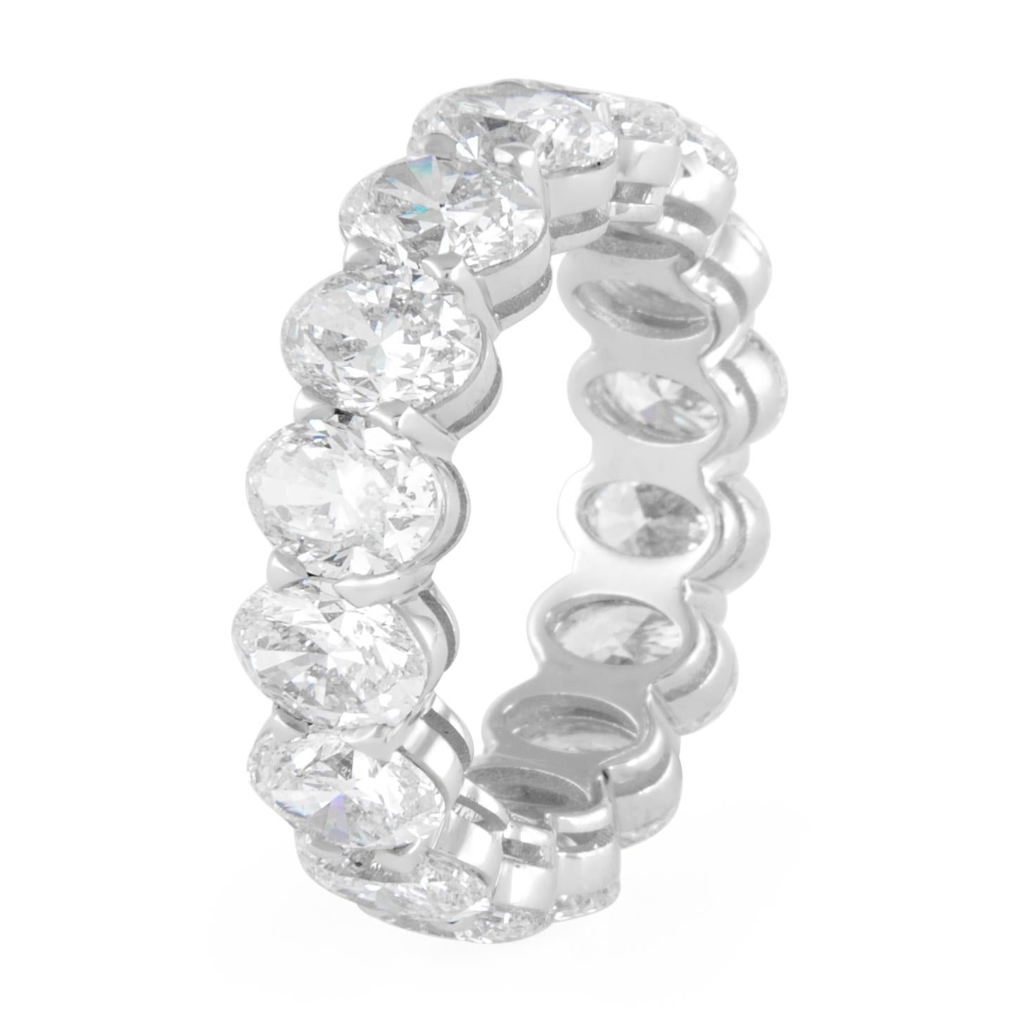 Stunning oval cut diamond eternity band. High jewelry by Alexander Beverly Hills.
16 oval cut diamonds, 8.01 carats total, (avg 0.50ct). Approximately D-F color and VS2/SI1 clarity. Set in 18-karat white gold, 6.12 grams, size 6.5.
Accommodated with
