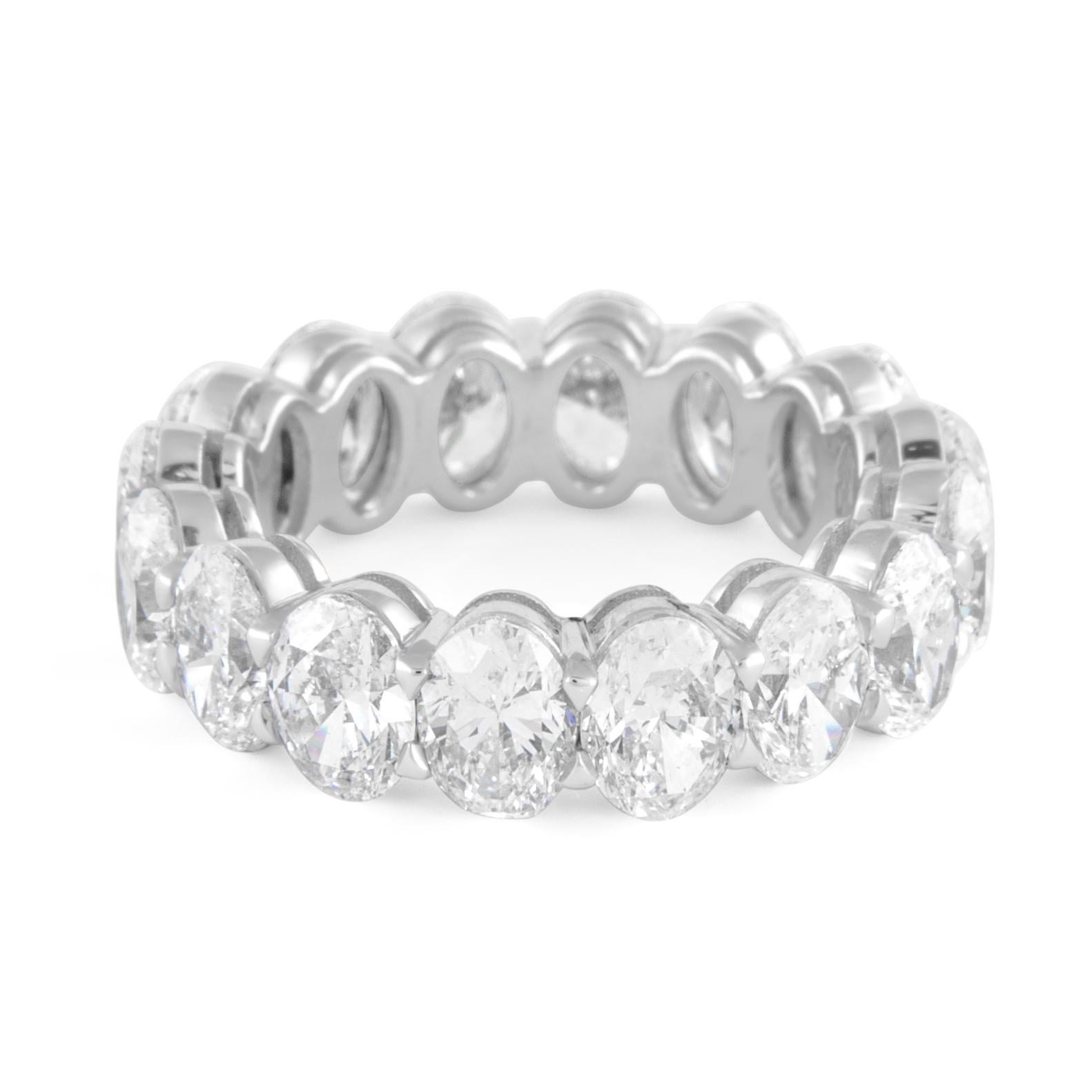 Alexander Beverly Hills 8,01 ct D-F Diamante ovalado Anillo de la eternidad 18k Oro blanco 6,5 Corte oval en venta
