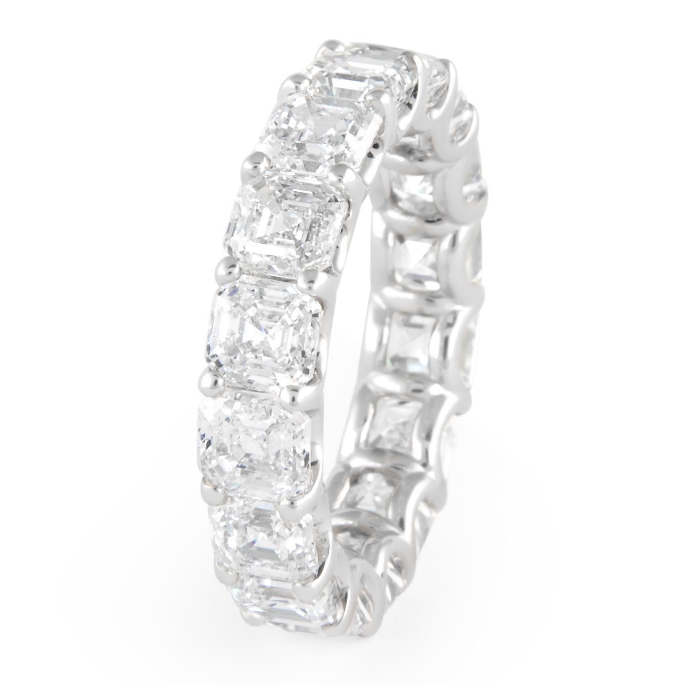 Magnifique bracelet d'éternité en diamant naturel de taille asscher, By Alexander Beverly Hills.
16 diamants taille asscher, 8,18 carats. Couleur F/G et pureté VS. Or blanc 18 carats, 4,57 grammes, taille 6,5.
Sur demande, une évaluation numérique