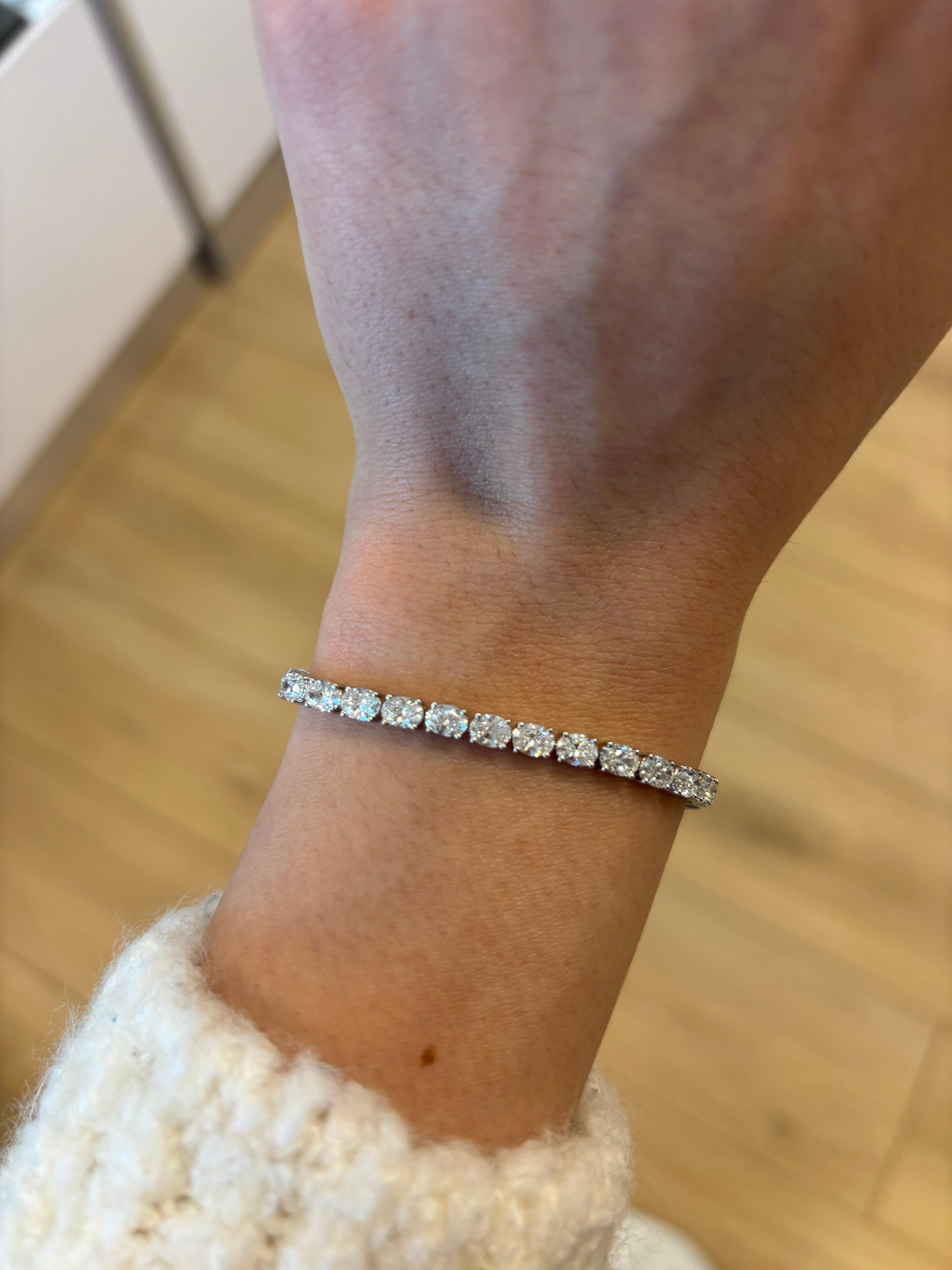Stunning modern set east-west oval cut diamond tennis bracelet. High jewelry by Alexander Beverly Hills.
36 oval cut diamonds, 8.49 carats. Approximately F/G color and VS clarity. 18-karat white gold, 9.67 grams, 6.75 inches.
Accommodated with an up
