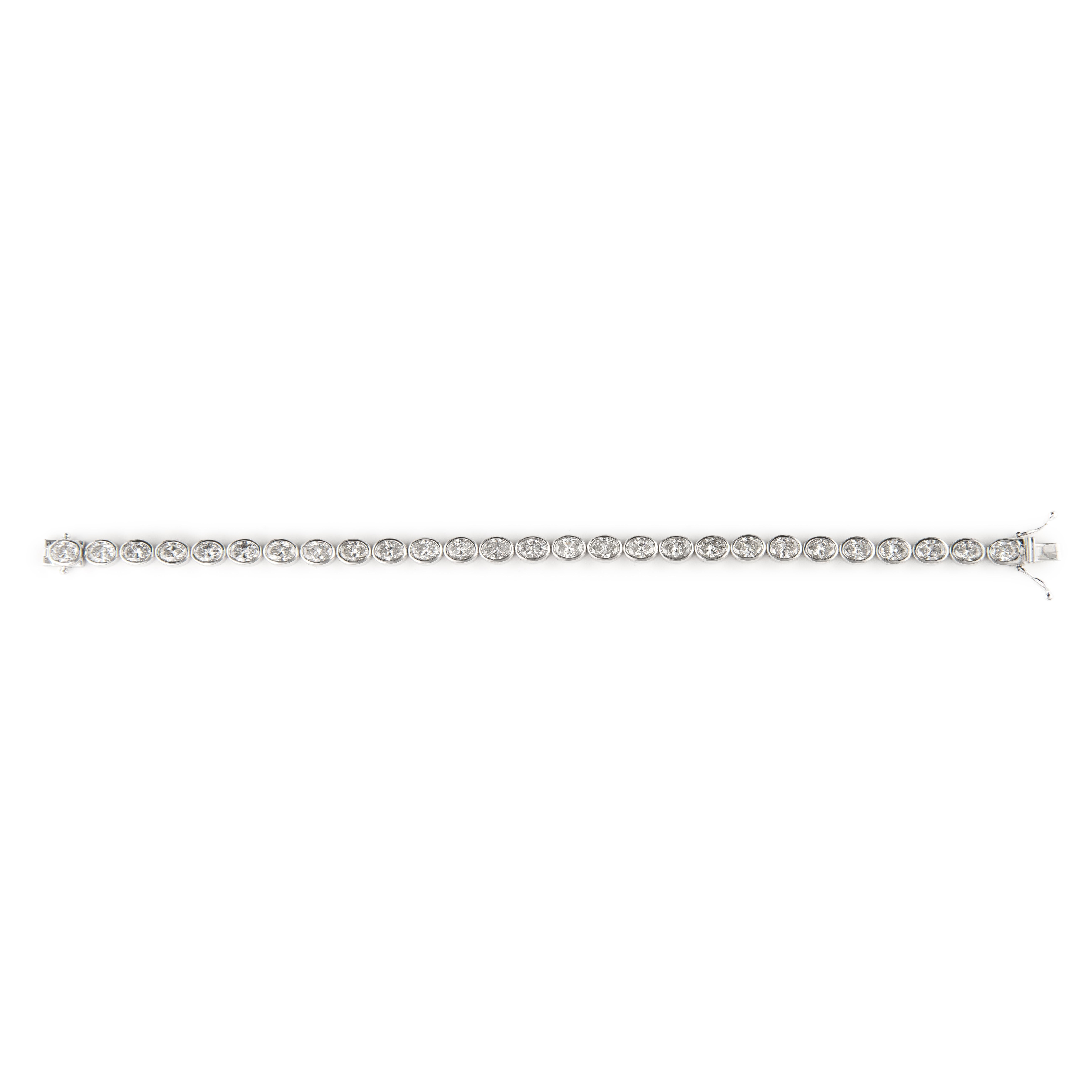 Contemporary Alexander Beverly Hills 8.51ct Oval Diamond East-West Bezel Tennis Bracelet 18k For Sale