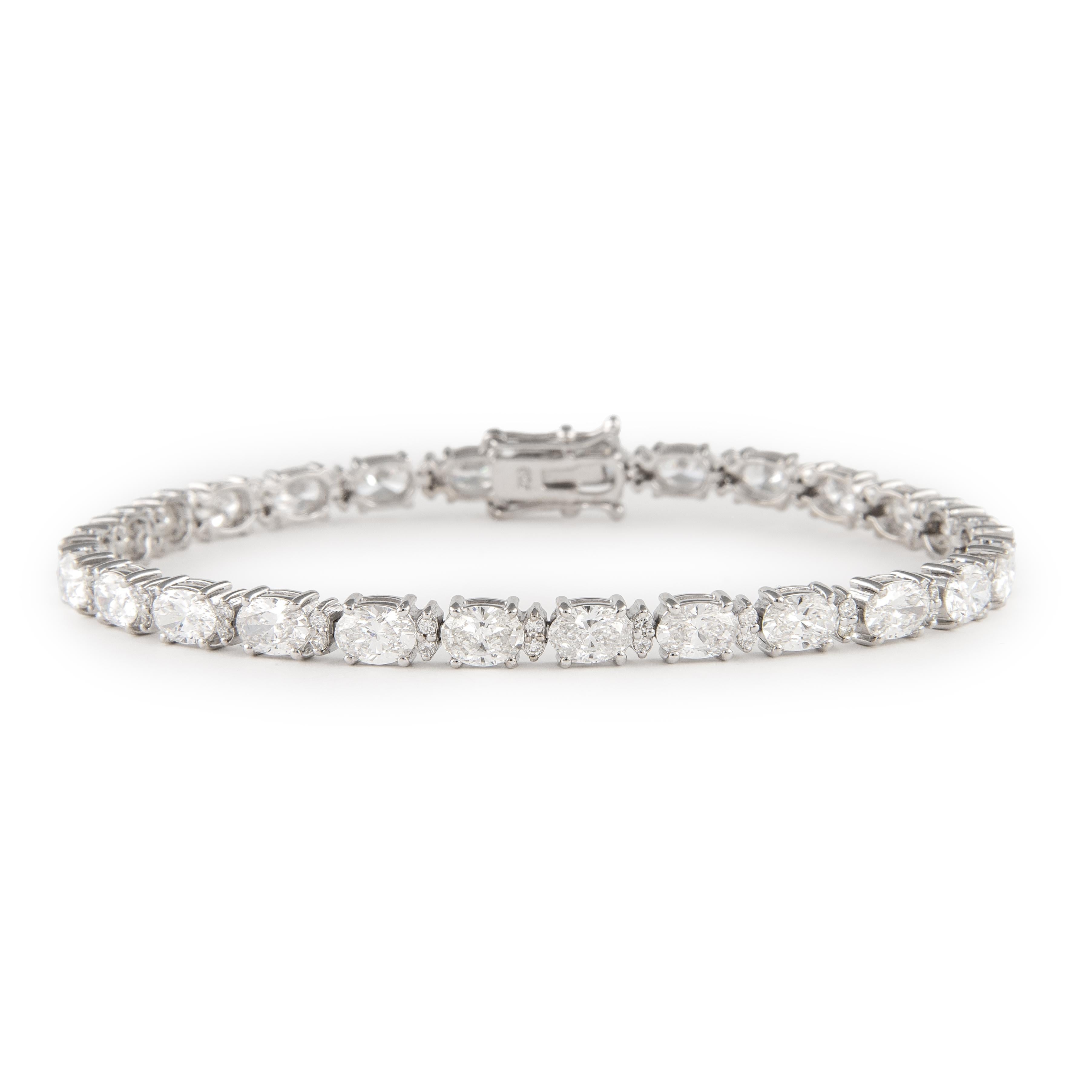 Taglio ovale Alexander Beverly Hills - Bracciale tennis est-ovest con diamanti ovali da 8,76 carati - Oro 18 carati in vendita