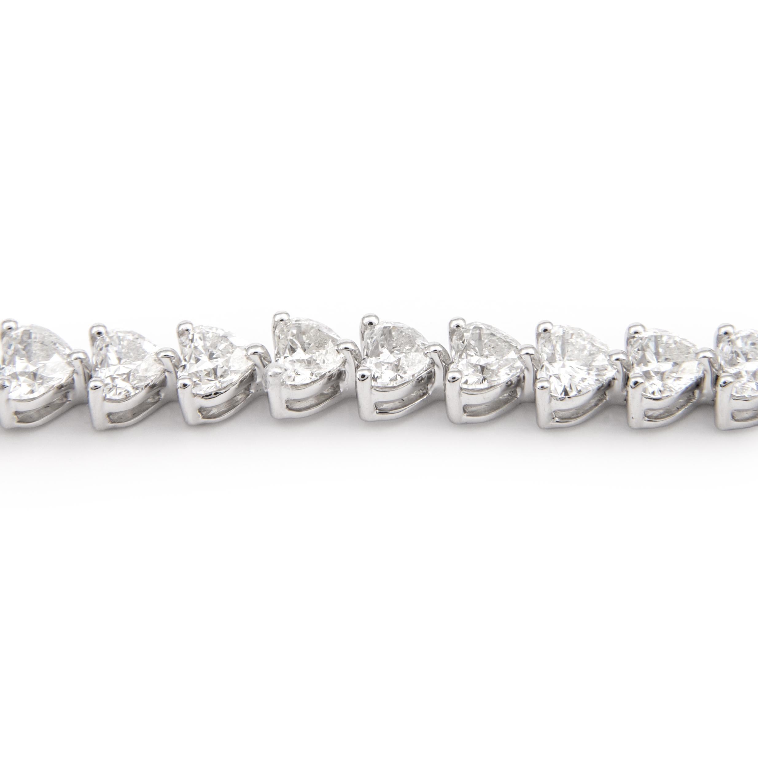 Contemporary Alexander Beverly Hills 8.81ct Heart Diamond 3-Prong Tennis Bracelet 18k For Sale