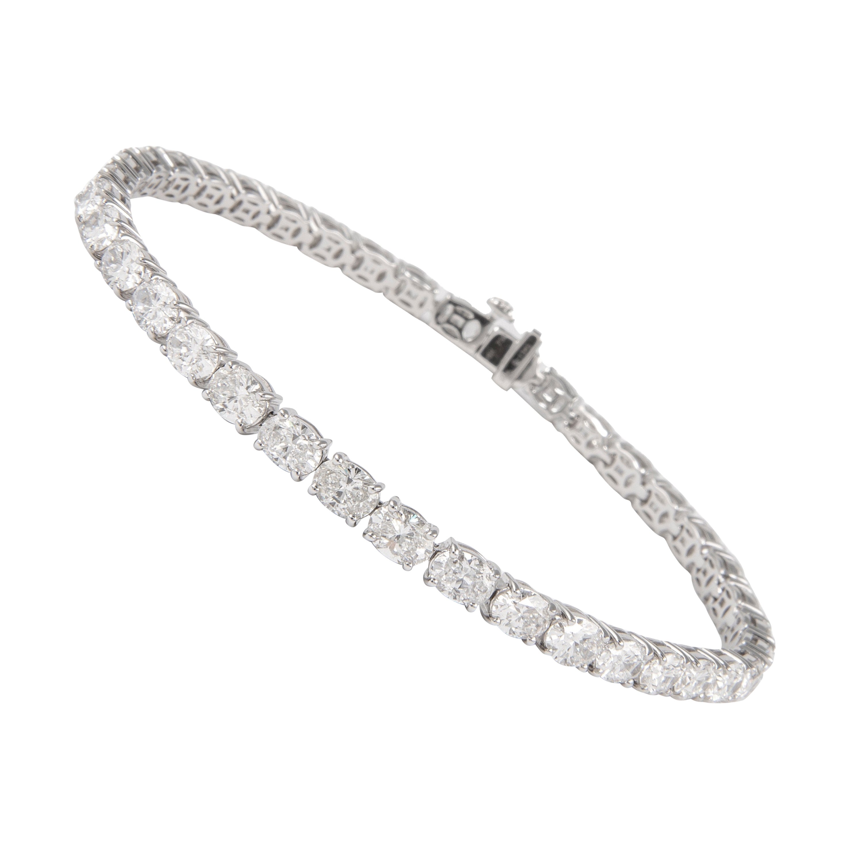 Alexander Beverly Hills Pulsera de tenis Este-Oeste con diamantes ovalados de 8,82 ct Oro de 18k