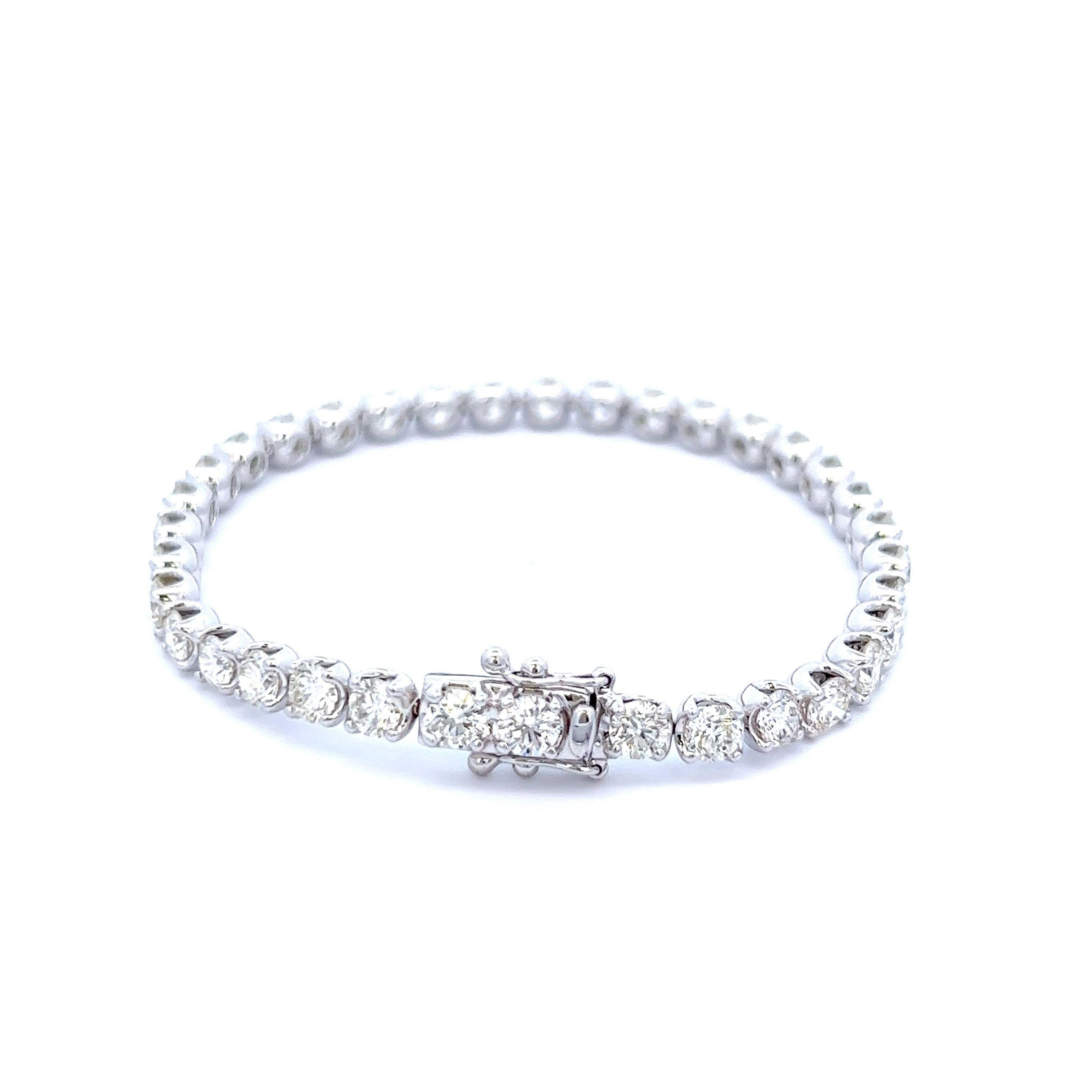 Contemporary Alexander Beverly Hills 9.20ct Diamond Tennis Bracelet 18k White Gold For Sale