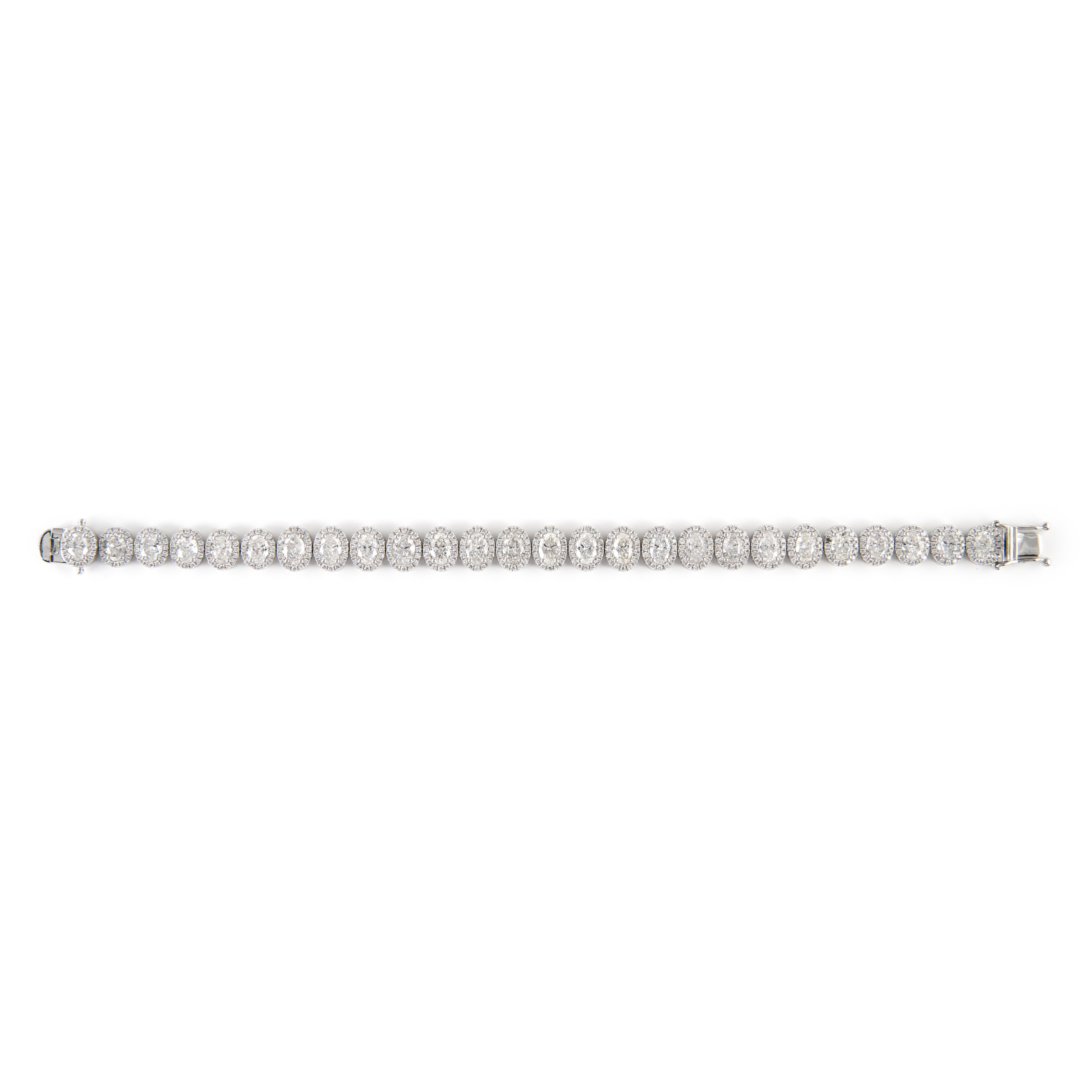 Alexander Beverly Hills Pulsera de tenis de diamantes ovalados de 9,89 ct con halo 18k Corte oval en venta