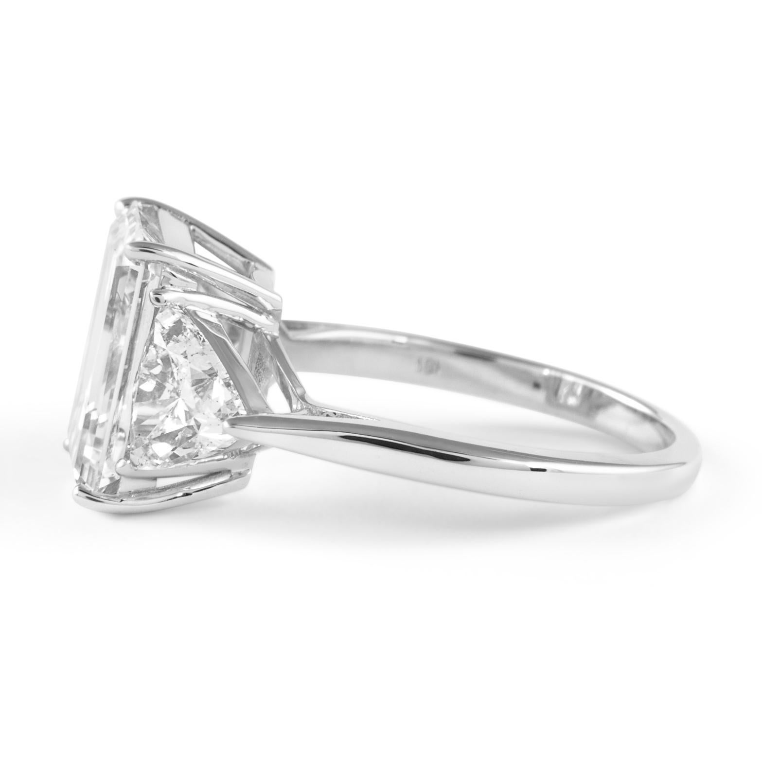 Alexander Beverly Hills Bague 3 pierres GIA 5.20ct VVS2 Emerald Cut Diamond 18k Neuf - En vente à BEVERLY HILLS, CA