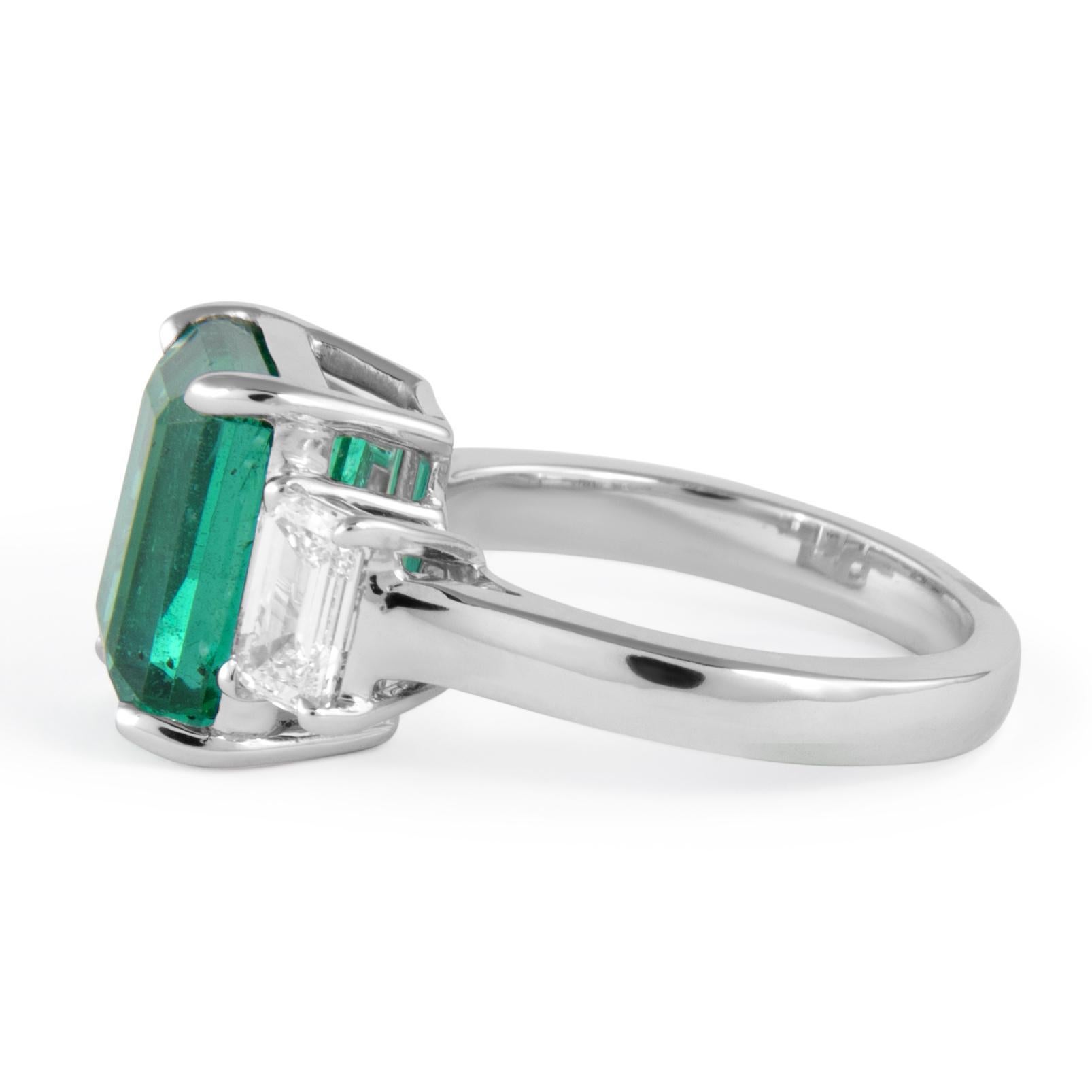 Alexander Beverly Hills Tutto GIA 5,74ctt Smeraldo e G IF Diamante 3 Pietre Anello 18k In condizioni Nuovo in vendita a BEVERLY HILLS, CA
