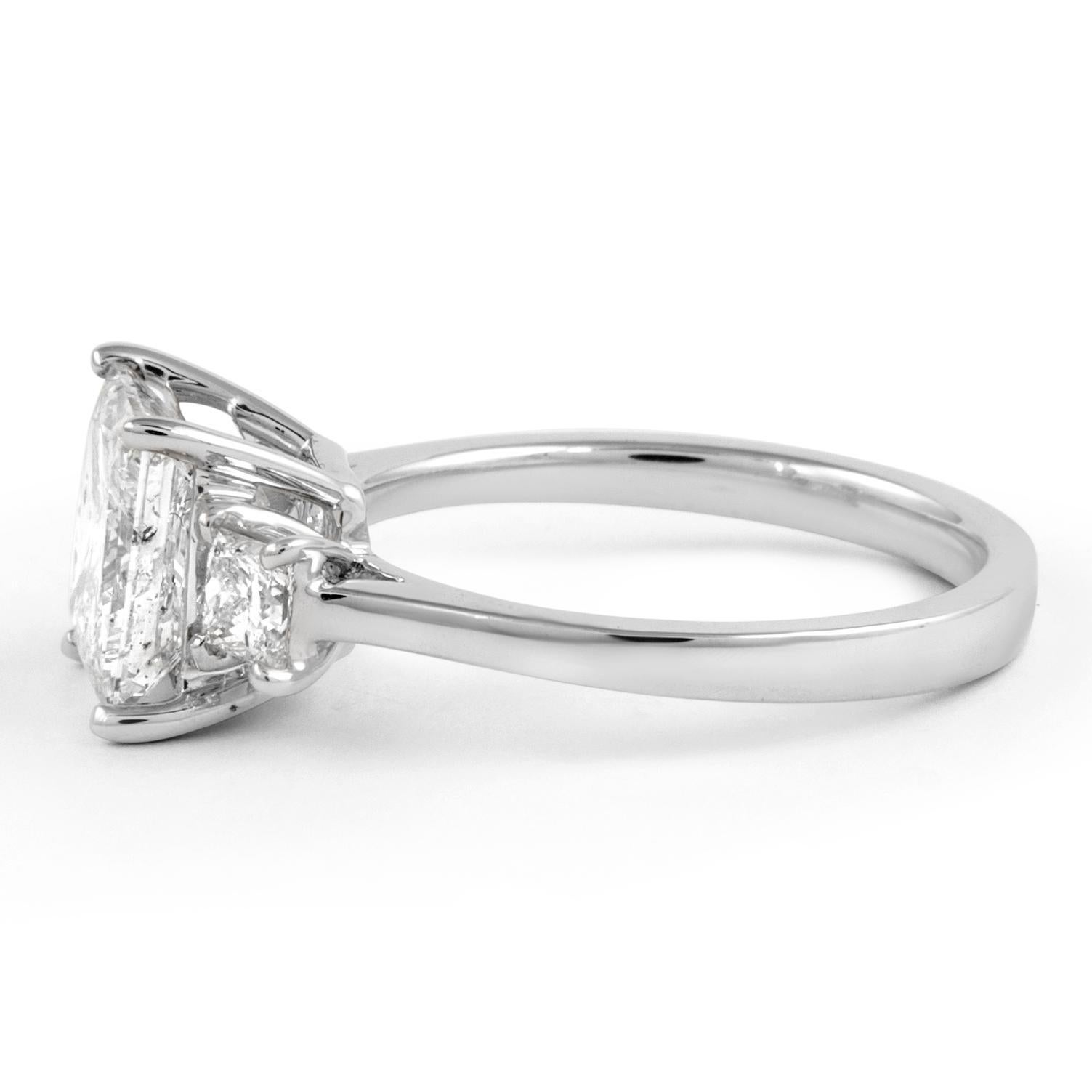 Alexander Beverly Hills EGL 2,34 Karat Diamantring mit 3 Steinen im Prinzessinnenschliff 18k (Zeitgenössisch) im Angebot