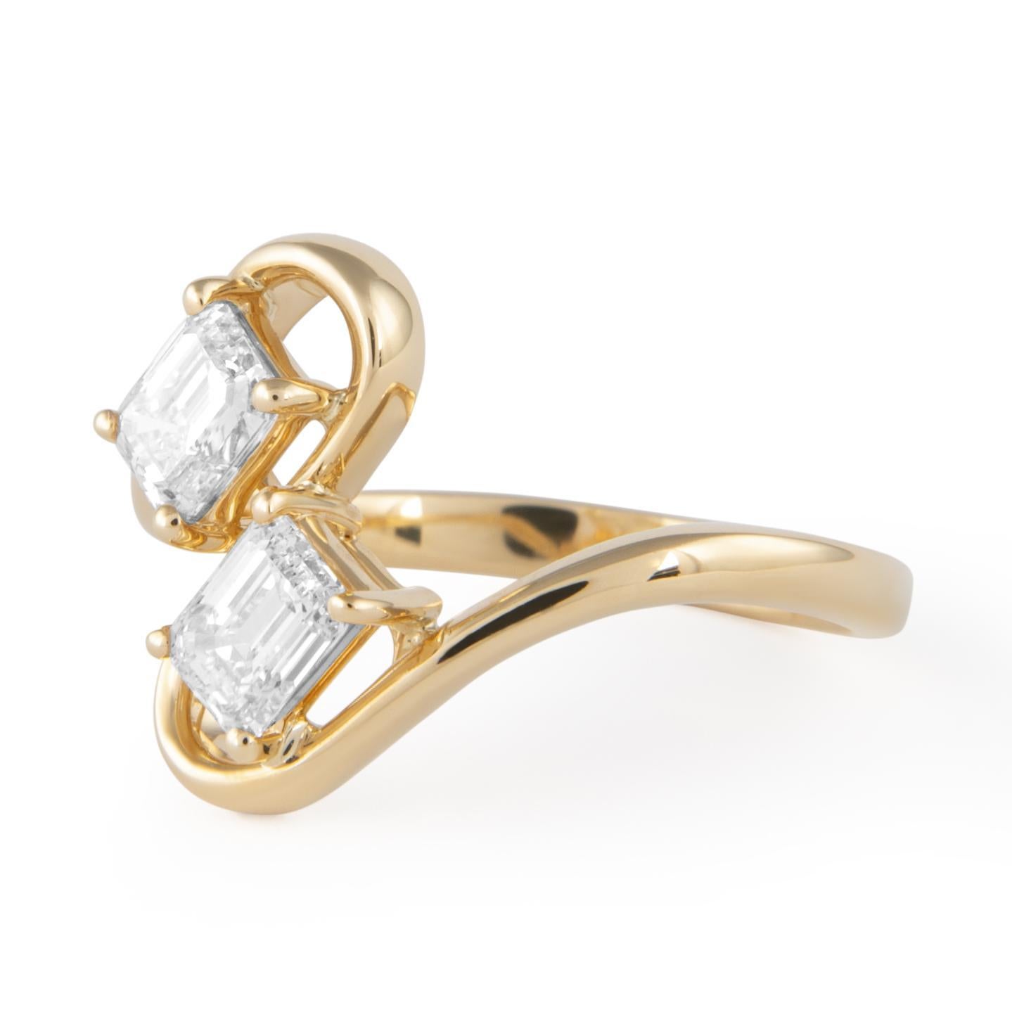 Taille émeraude Alexander Beverly Hills, bague Toi et Moi 18 carats avec diamants taille émeraude de 1,06 carat certifiés GIA en vente