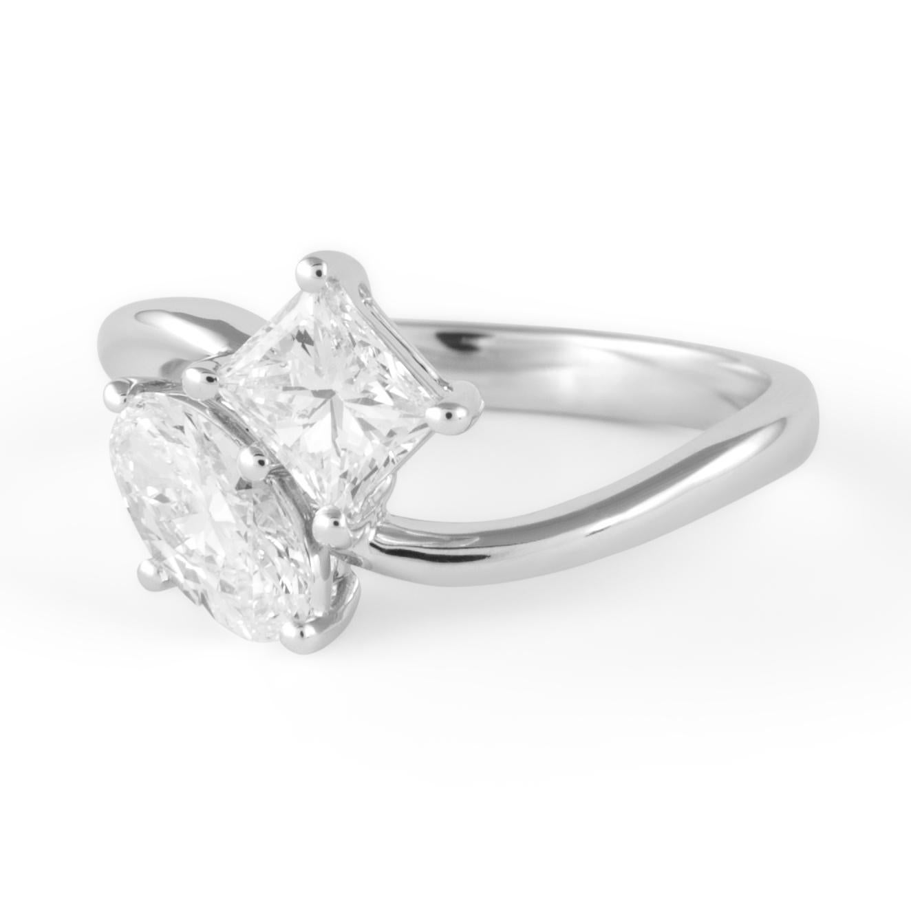 Alexander Beverly Hills GIA 1,25 Karat Oval & Prinzessin Diamant Toi Et Moi Ring 18k (Carréschliff) im Angebot